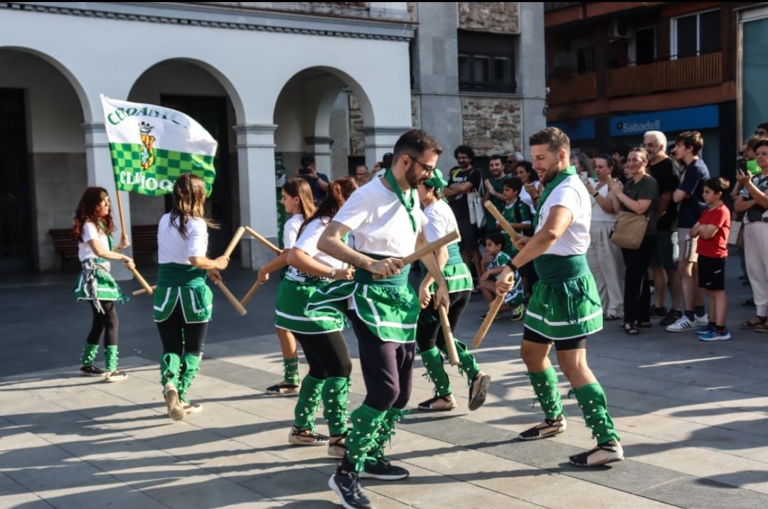 L'Ajuntament rep als dos primers equips del Cerdanyola CH pels seus ascensos. FOTO: Marc Mata