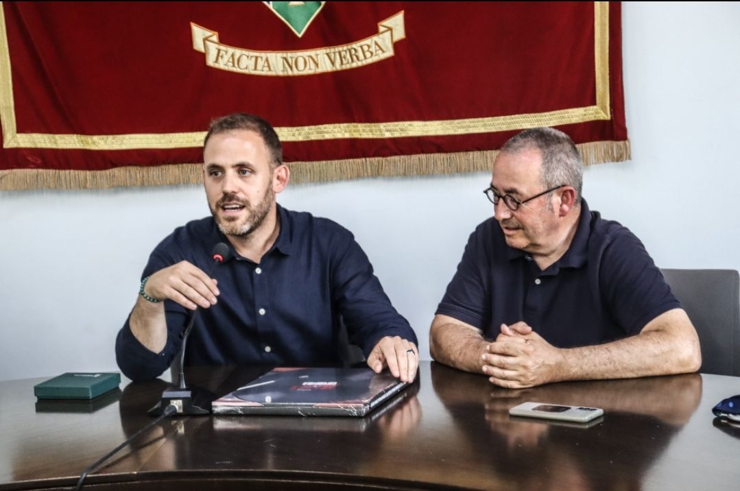 L'Ajuntament rep als dos primers equips del Cerdanyola CH pels seus ascensos.FOTO: Marc Mata