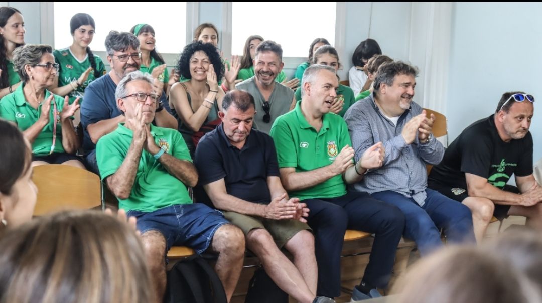 L'Ajuntament rep als dos primers equips del Cerdanyola CH pels seus ascensos.FOTO: Marc Mata