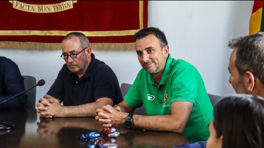 L'Ajuntament rep als dos primers equips del Cerdanyola CH pels seus ascensos.FOTO: Marc Mata
