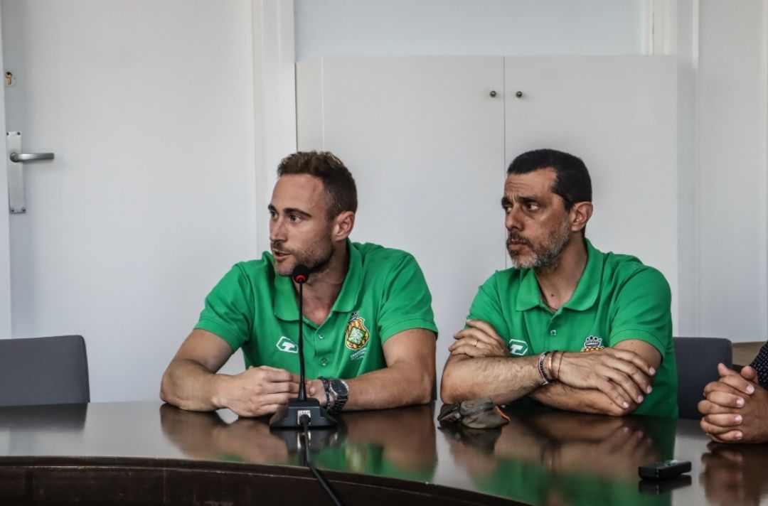 L'Ajuntament rep als dos primers equips del Cerdanyola CH pels seus ascensos.FOTO: Marc Mata