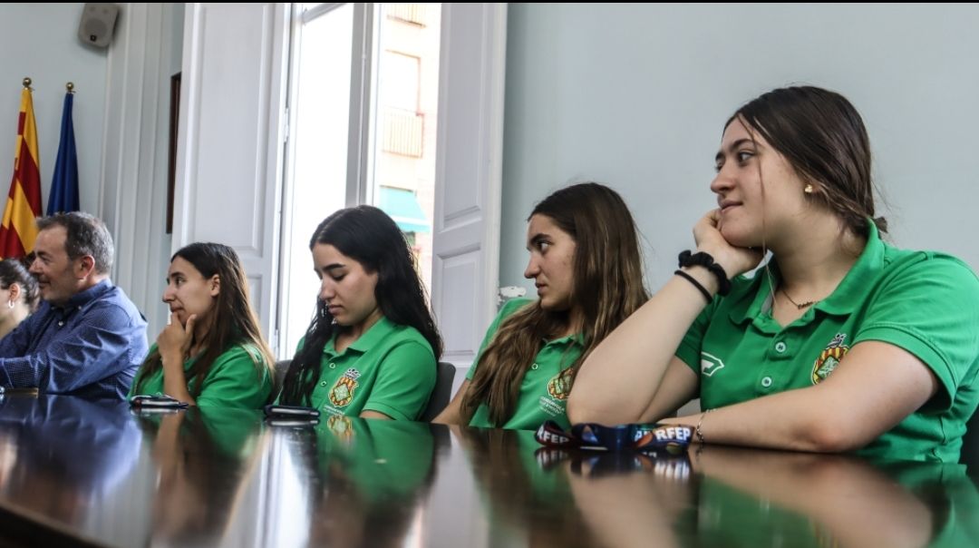 L'Ajuntament rep als dos primers equips del Cerdanyola CH pels seus ascensos.FOTO: Marc Mata
