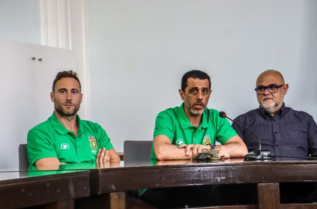 L'Ajuntament rep als dos primers equips del Cerdanyola CH pels seus ascensos.FOTO: Marc Mata