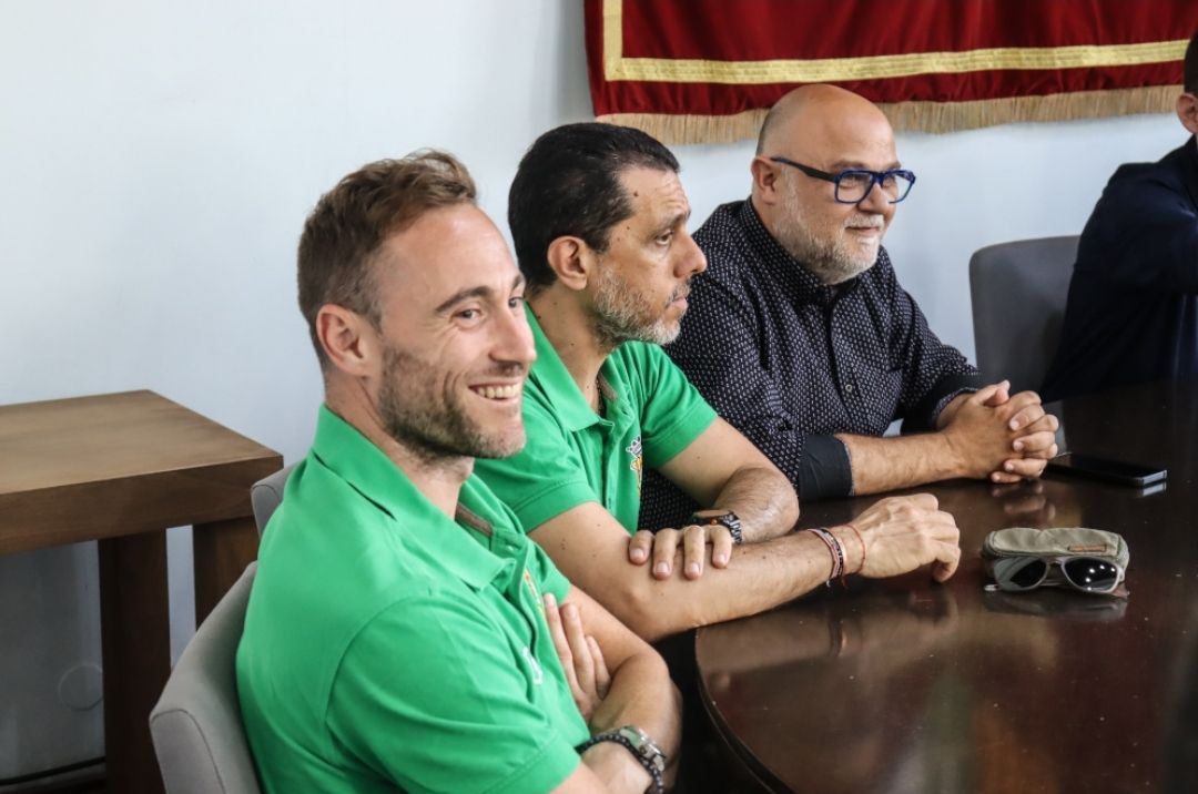 L'Ajuntament rep als dos primers equips del Cerdanyola CH pels seus ascensos.FOTO: Marc Mata