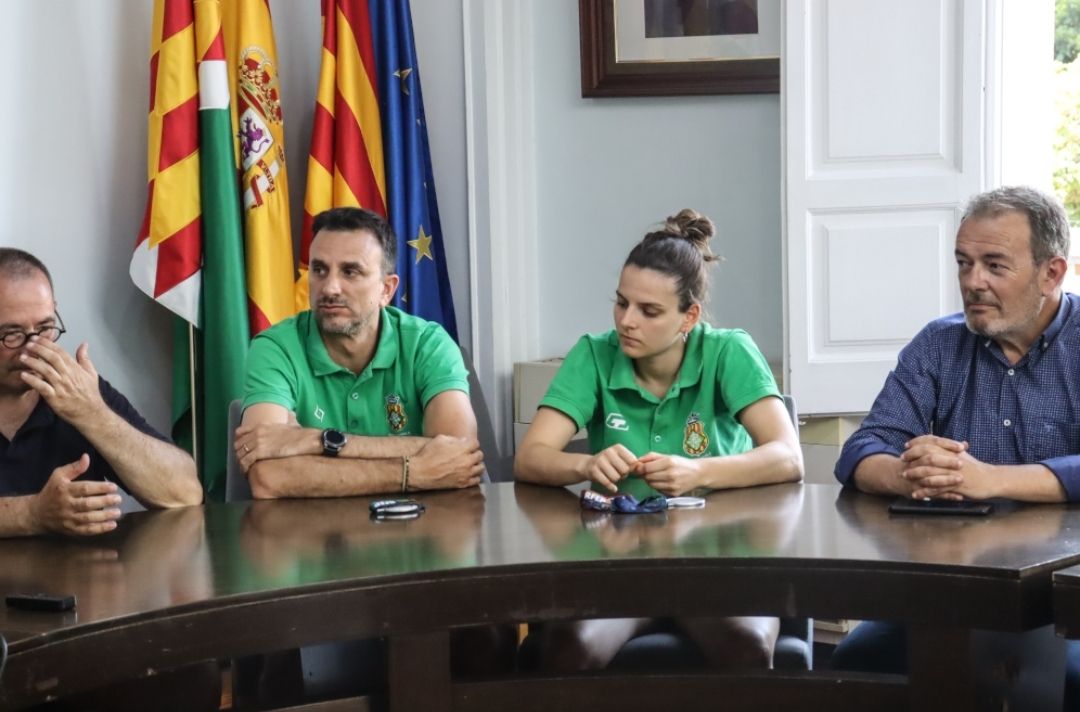 L'Ajuntament rep als dos primers equips del Cerdanyola CH pels seus ascensos.FOTO: Marc Mata
