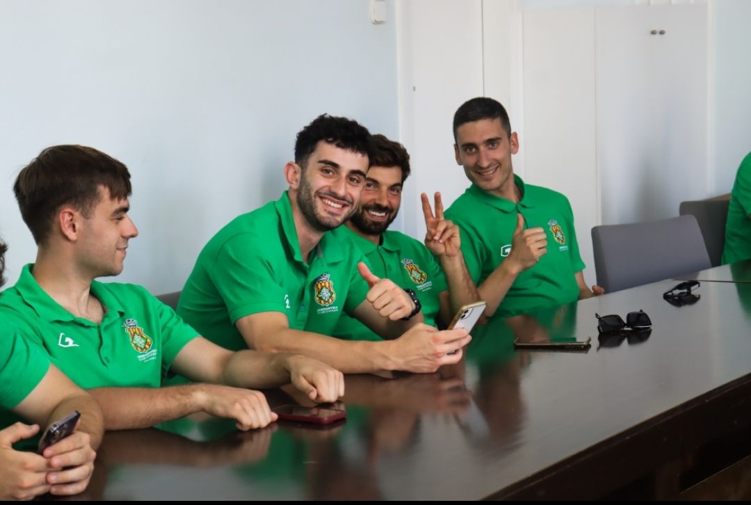 L'Ajuntament rep als dos primers equips del Cerdanyola CH pels seus ascensos.FOTO: Marc Mata