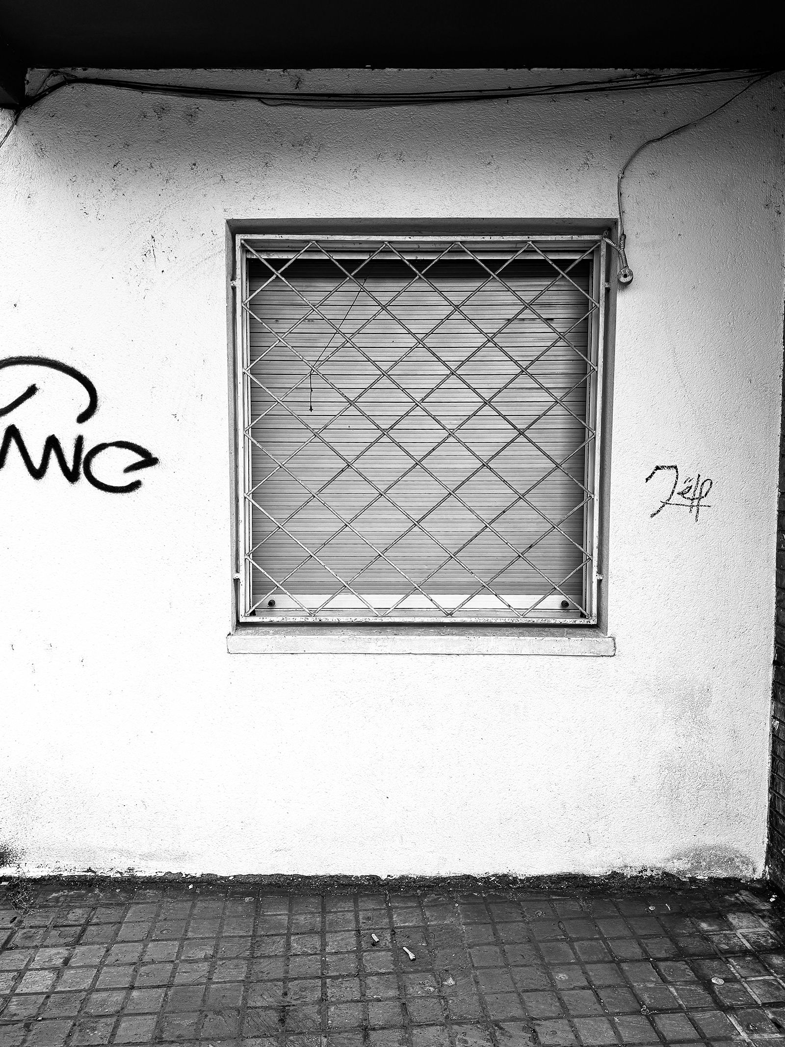 Portes, reixes, barrots, finestres, persianes, balcons i galeries. FOTO: Carme Monclús
