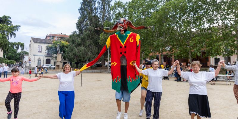Exhibicions de Cultura Popular a la Revetlla del Parc Xarau. FOTO: Núria Puentes Exhibicions de Cultura Popular a la Revetlla del Parc Xarau. FOTO: Núria Puentes
