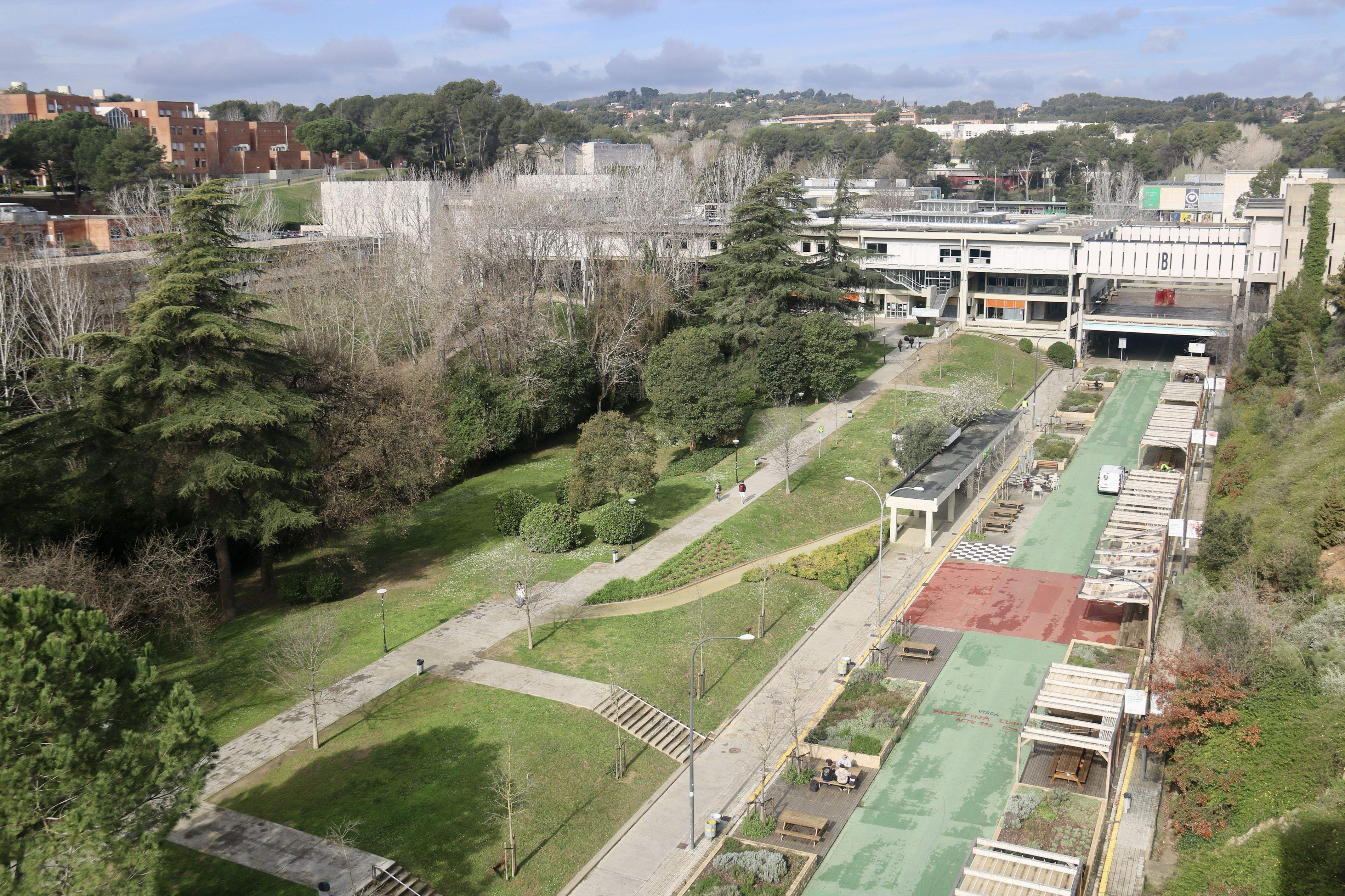 Eix central del campus de la UAB, a Cerdanyola. FOTO: Albert Segura (ACN- Arxiu) 