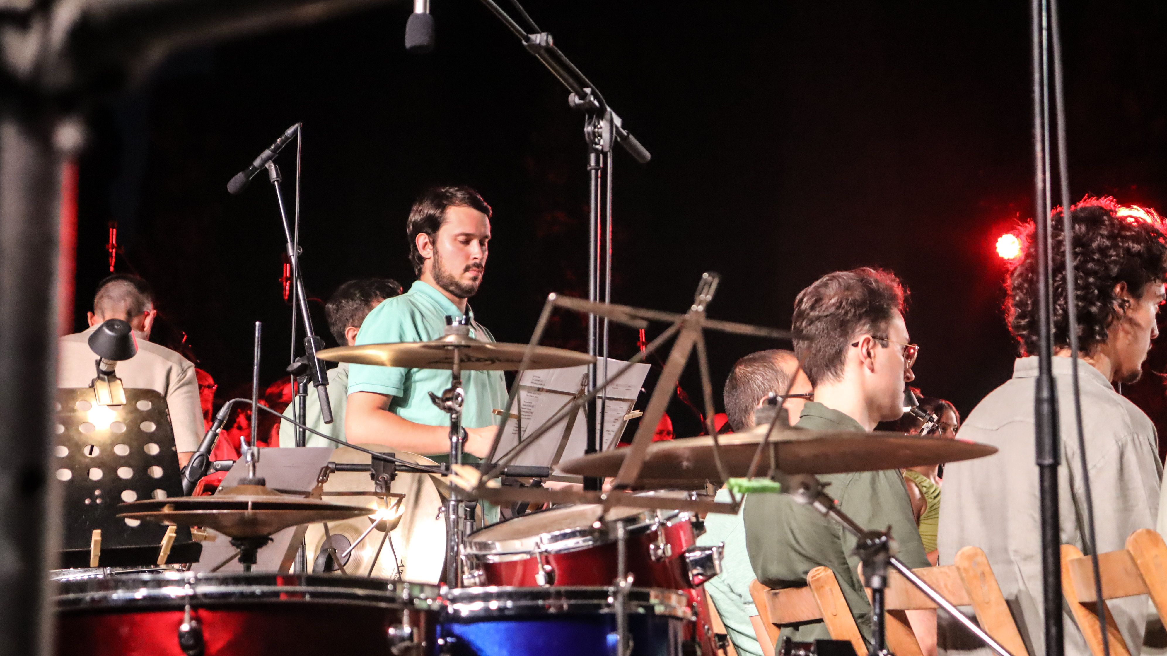 Cerdanyola torna a gaudir d'una nit de divendres al Castell de Sant Marçal i de música. FOTO Marc Mata 