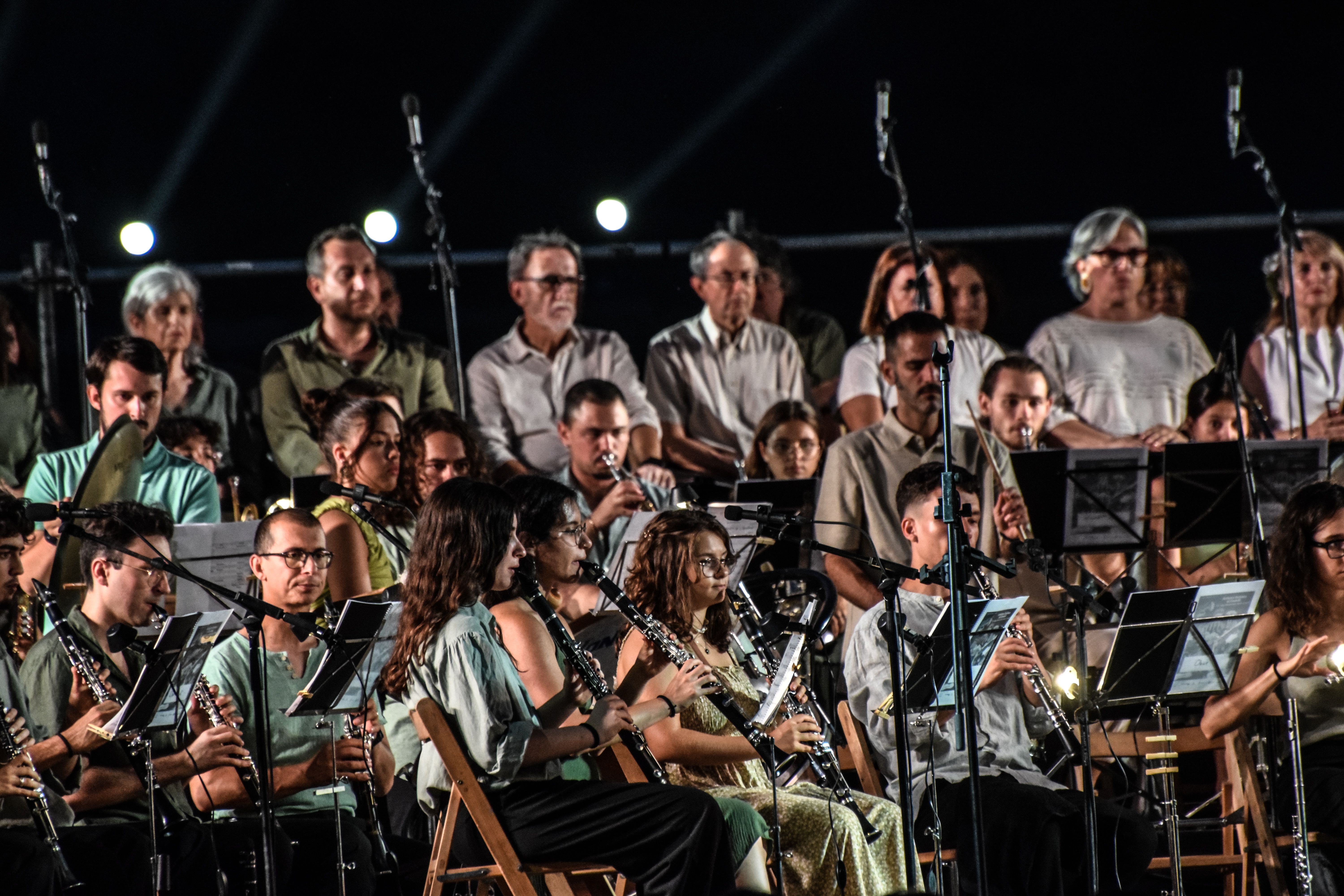 Cerdanyola torna a gaudir d'una nit de divendres al Castell de Sant Marçal i de música. FOTO Marc Mata 