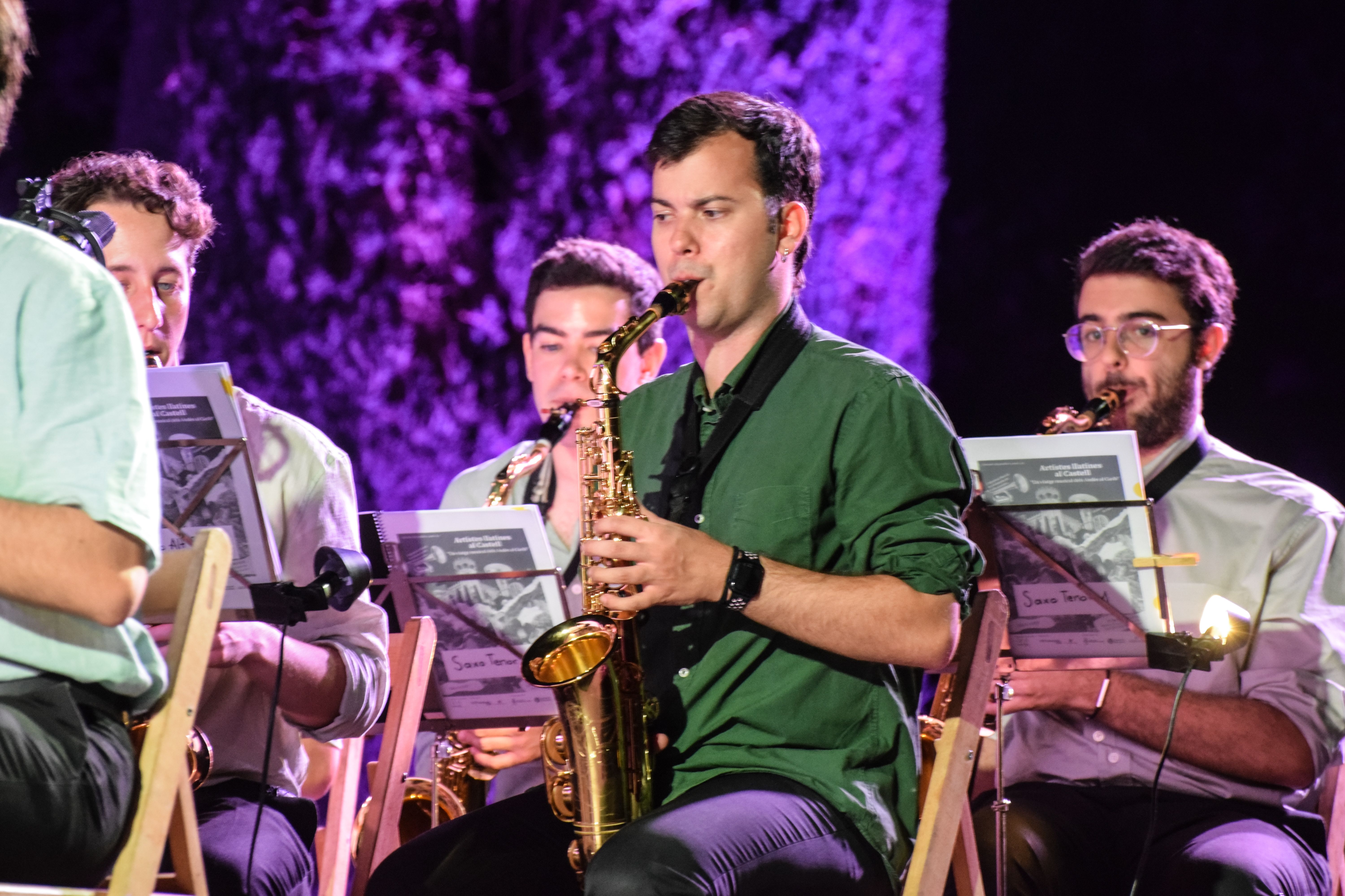 Cerdanyola torna a gaudir d'una nit de divendres al Castell de Sant Marçal i de música. FOTO Marc Mata