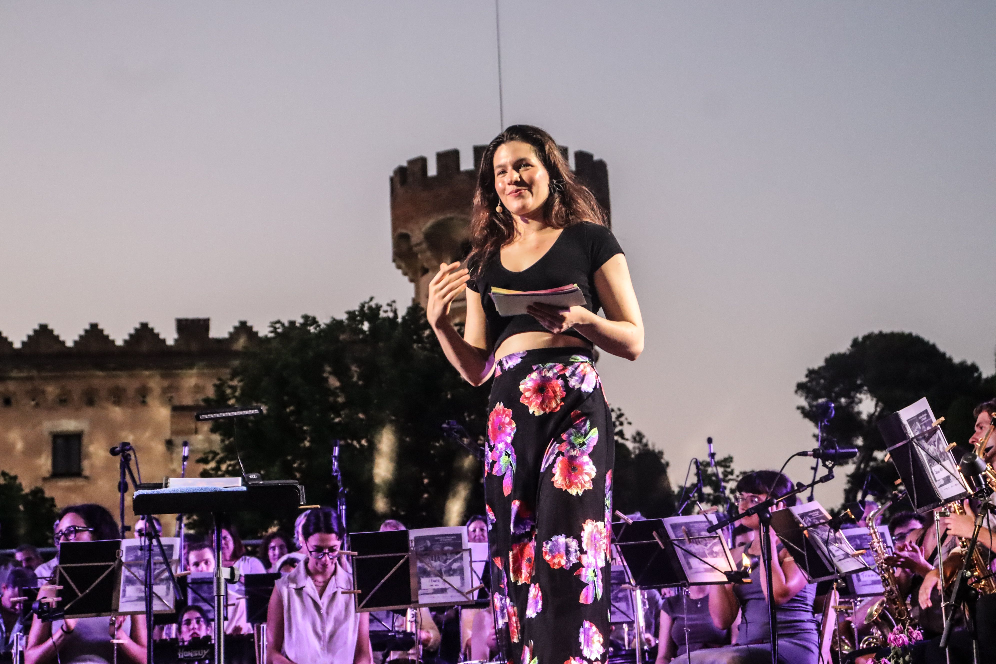 Cerdanyola torna a gaudir d'una nit de divendres al Castell de Sant Marçal i de música. FOTO Marc Mata 