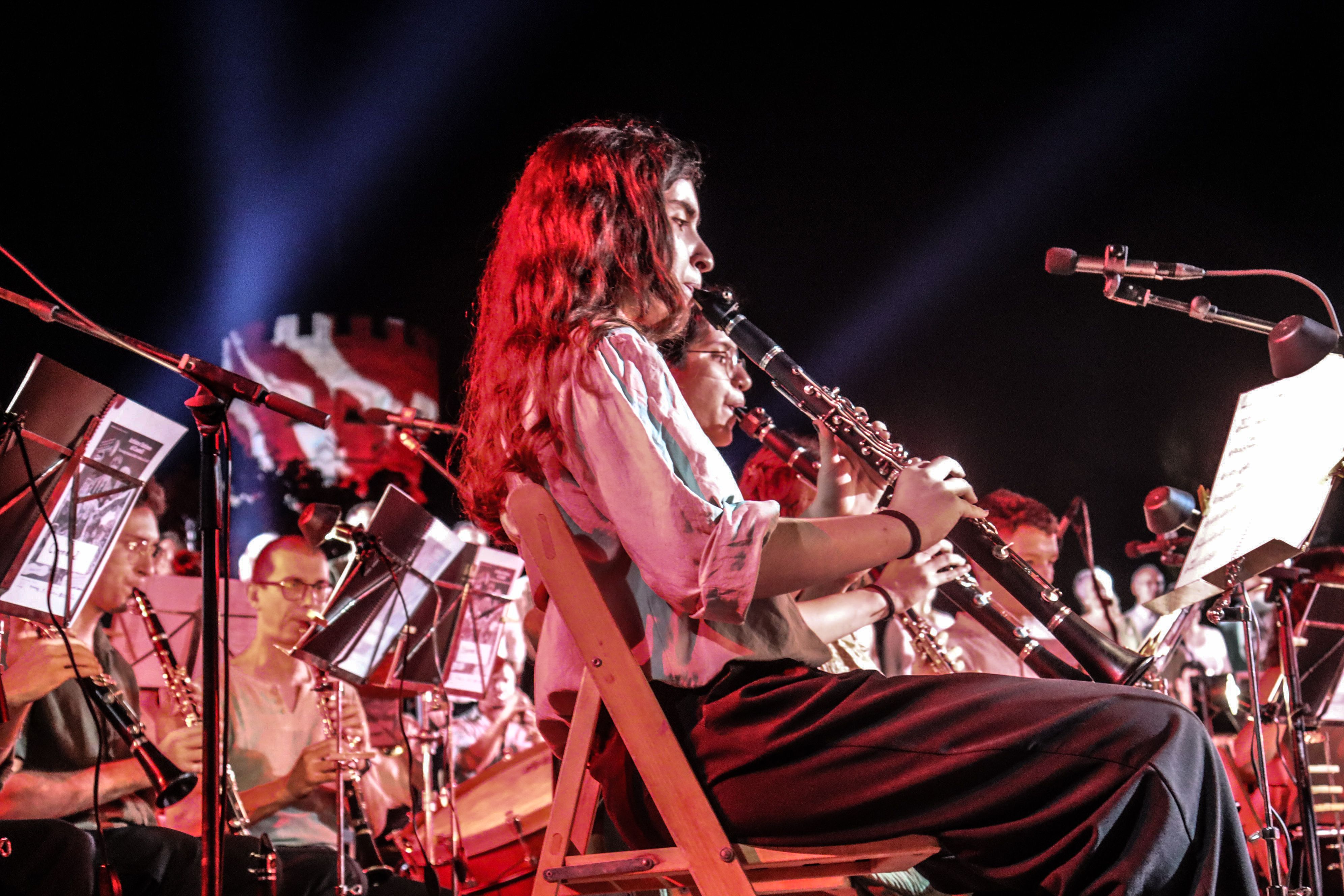 Cerdanyola torna a gaudir d'una nit de divendres al Castell de Sant Marçal i de música. FOTO Marc Mata 