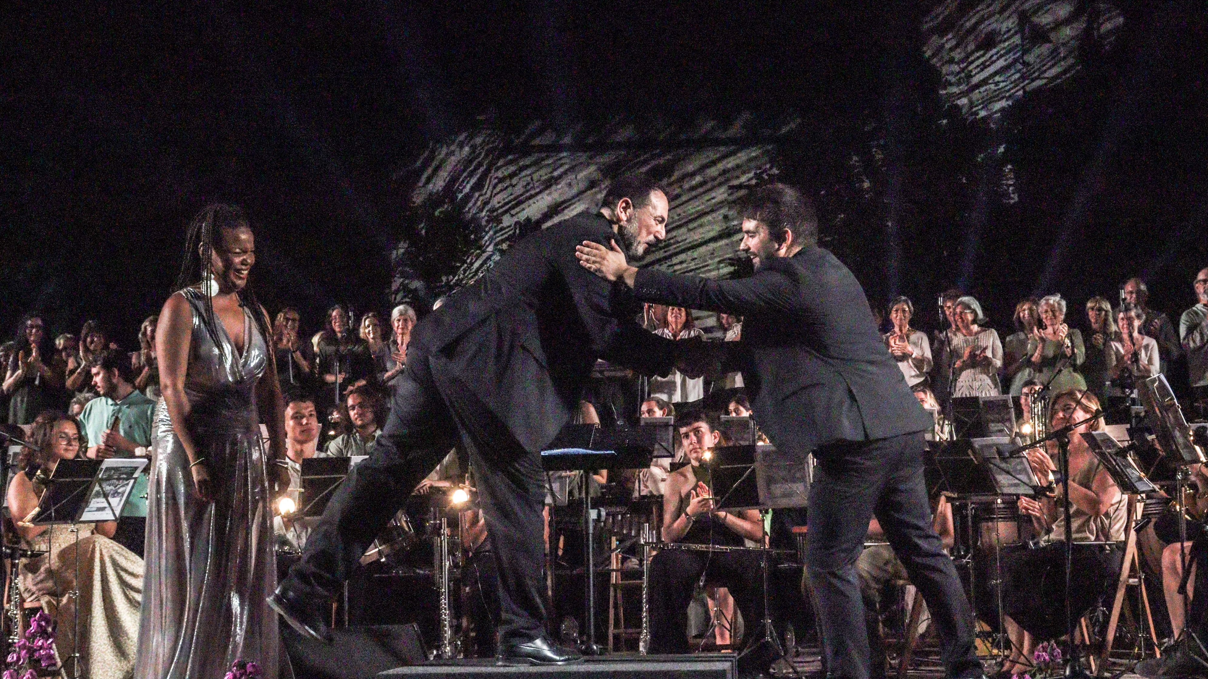 Cerdanyola torna a gaudir d'una nit de divendres al Castell de Sant Marçal i de música. FOTO Marc Mata 