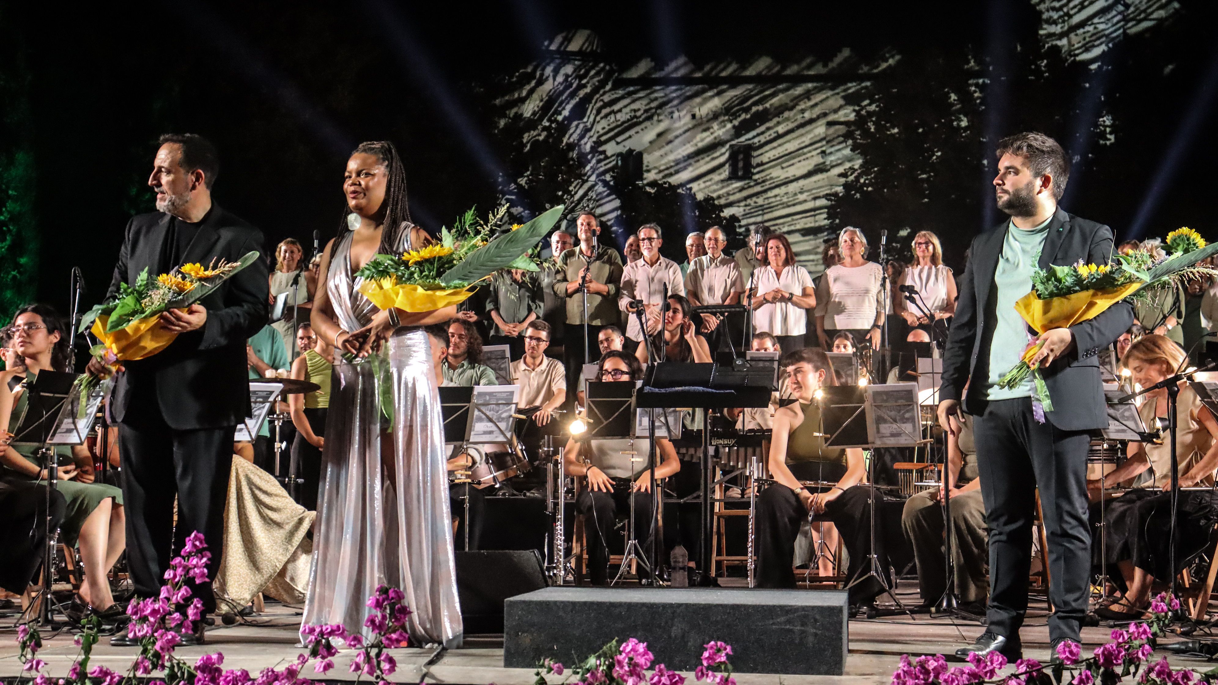Cerdanyola torna a gaudir d'una nit de divendres al Castell de Sant Marçal i de música. FOTO Marc Mata