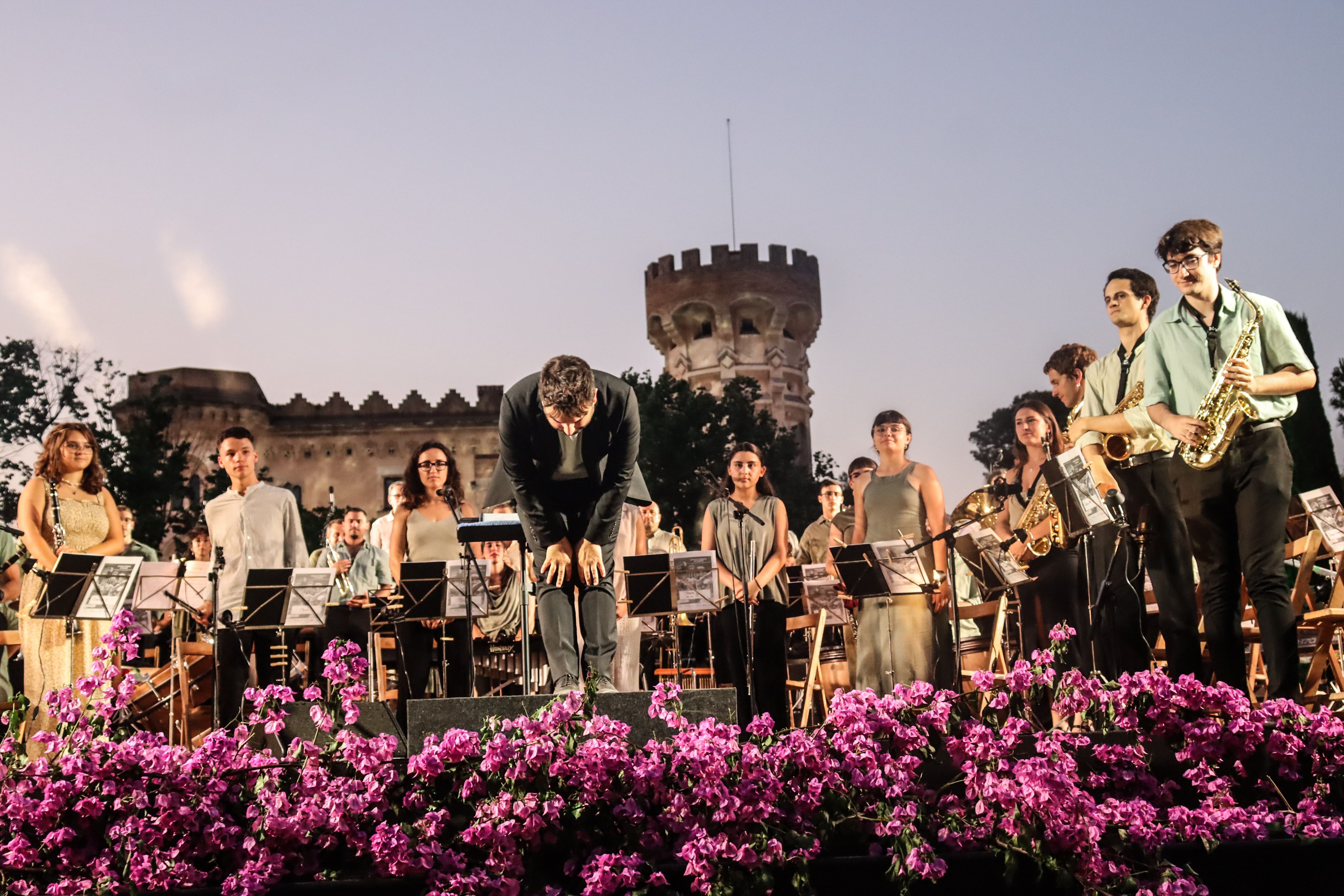 Cerdanyola torna a gaudir d'una nit de divendres al Castell de Sant Marçal i de música. FOTO: Marc Mata 