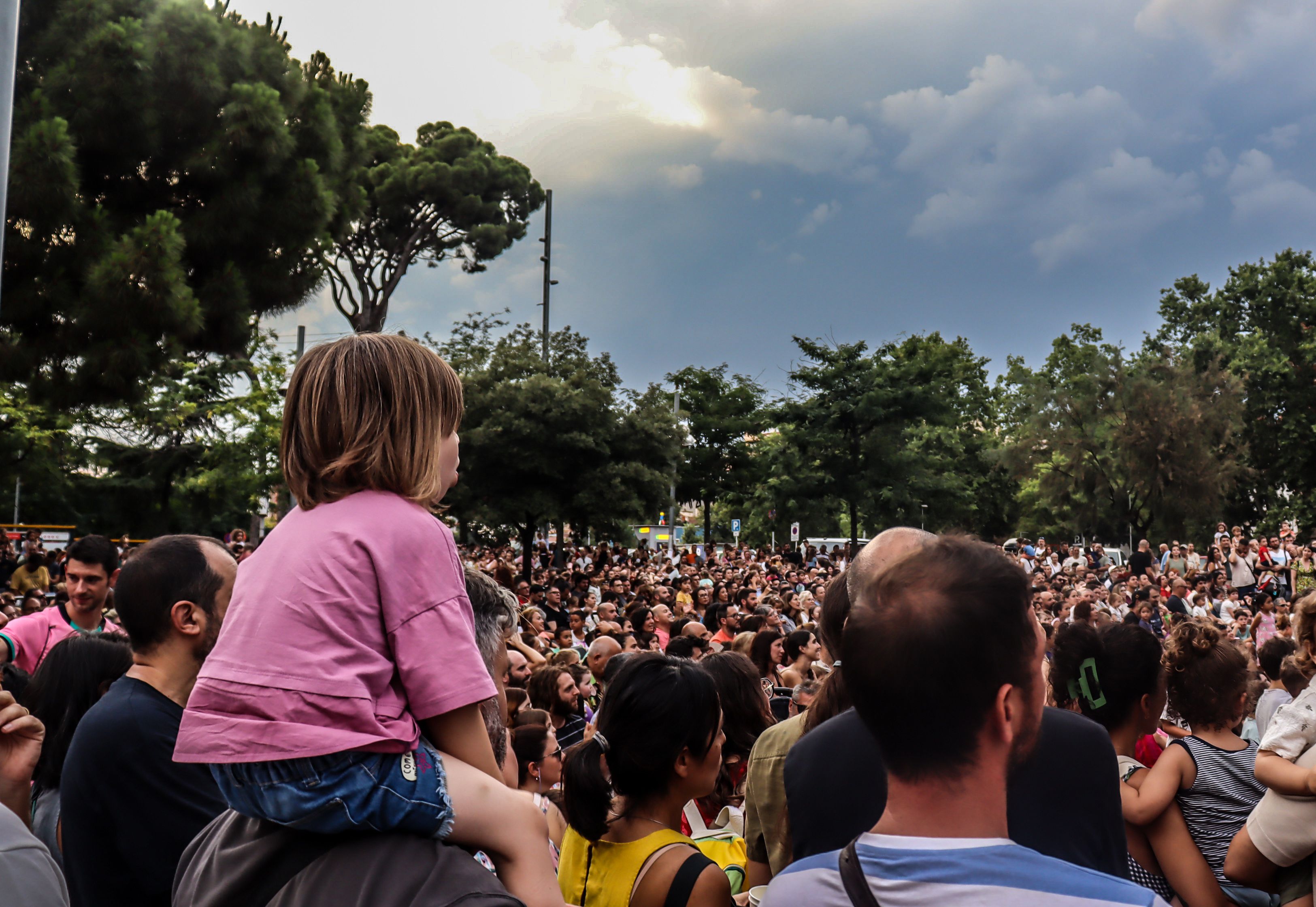 Els petits gaudeixen de l'actuació de Pot Petit al Cerdanyola Menuda FOTO: Marc Mata 