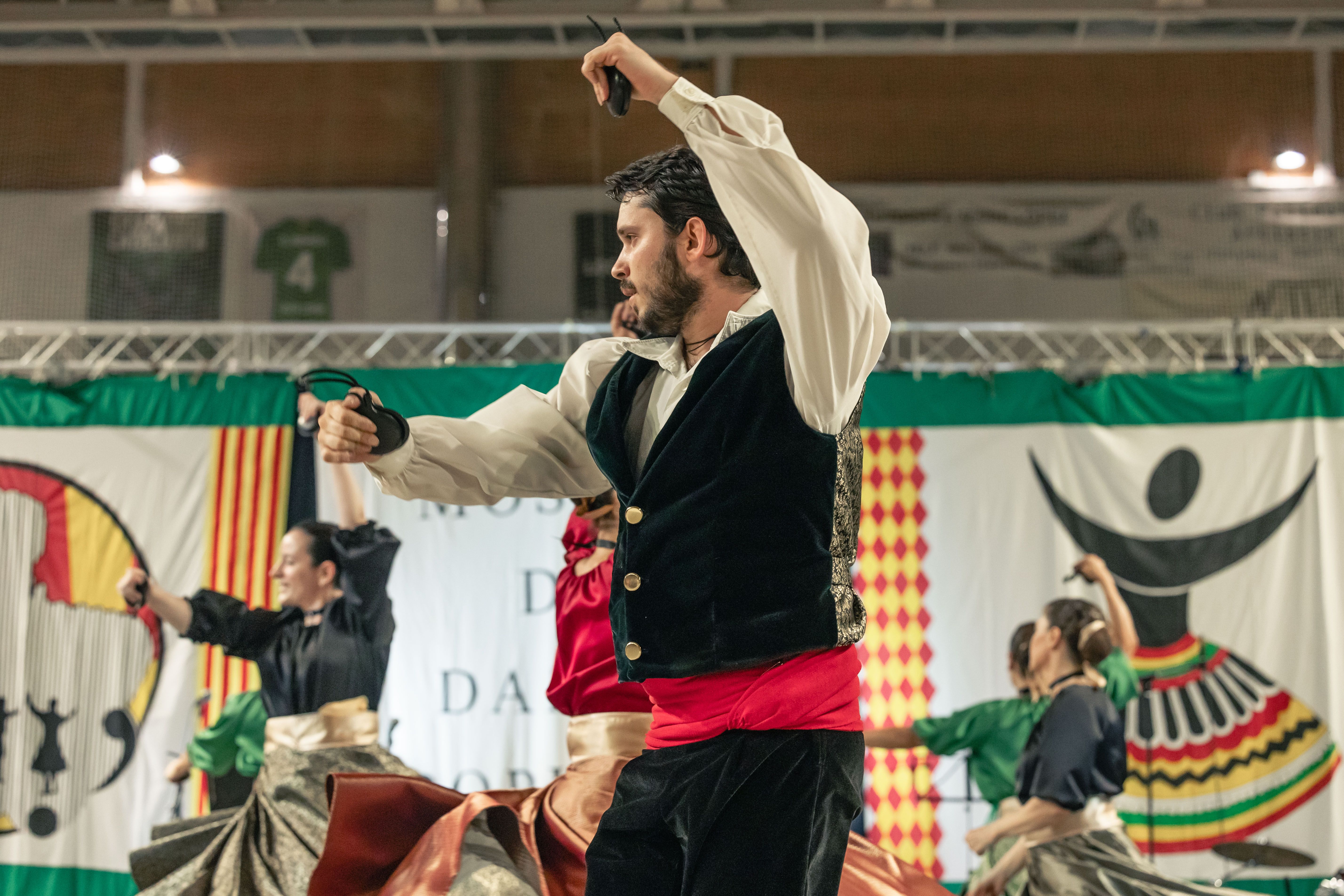  Actuació de l'Esbart Sant Marçal a l'acte Central de la Mostra. FOTO: Arnau Padilla