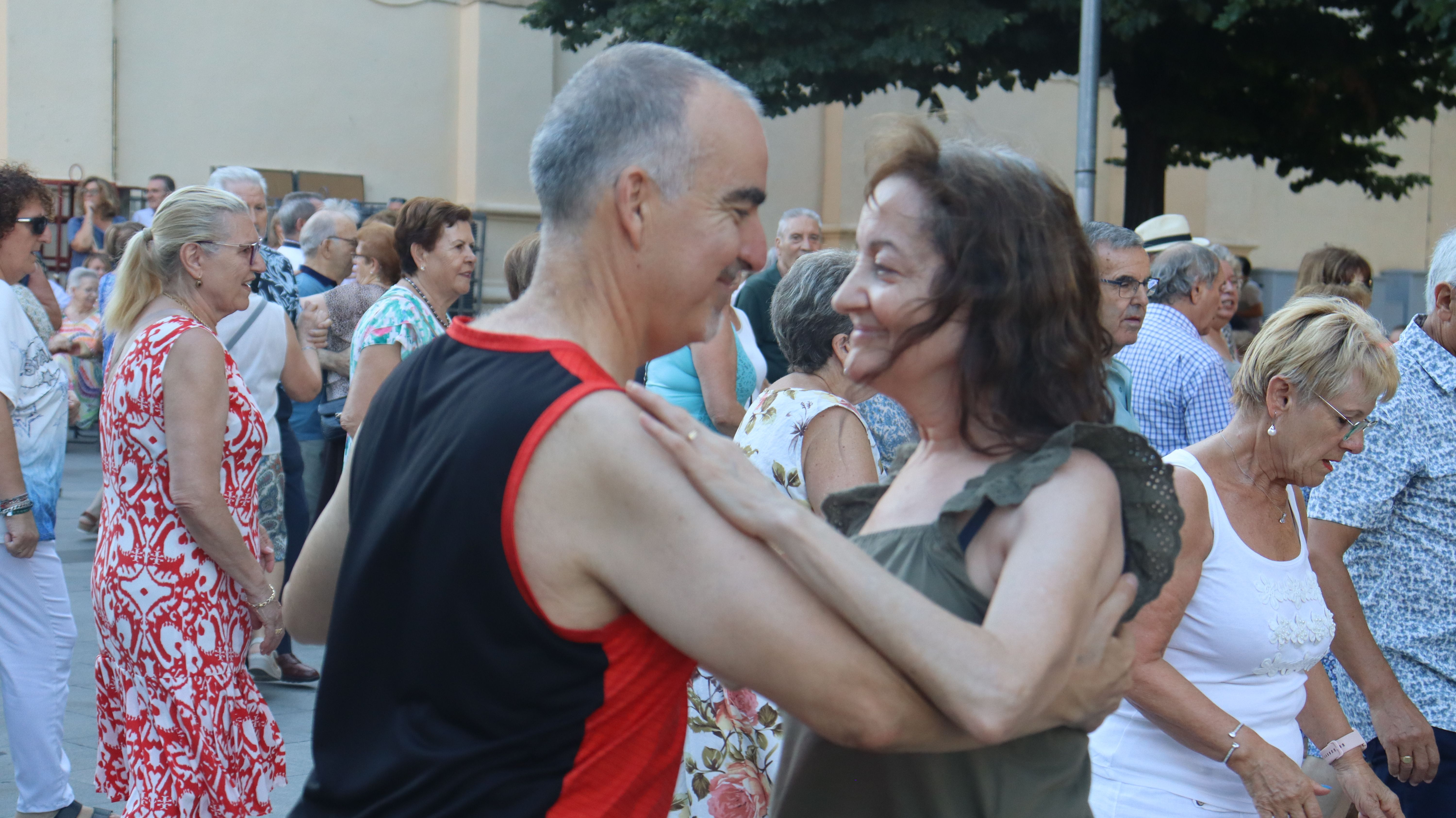 Enamorats en el Ball gent gran Cerdanyola 2025 Foto: Marc Mata 