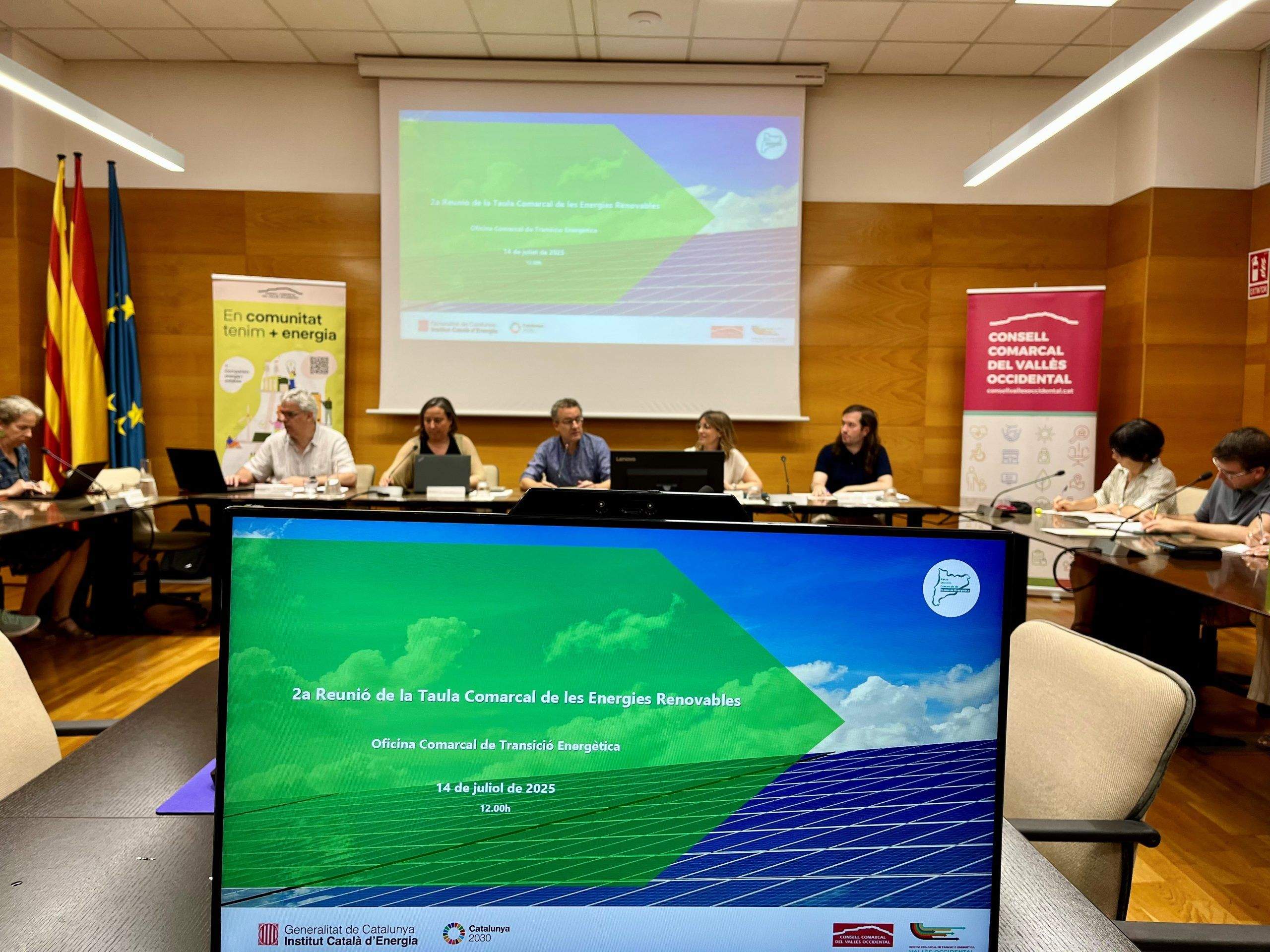 Reunió de la Taula Comarcal de les Energies Renovables, aquest dilluns, al Consell Comarcal del Vallès Occidental. FOTO: Cedida