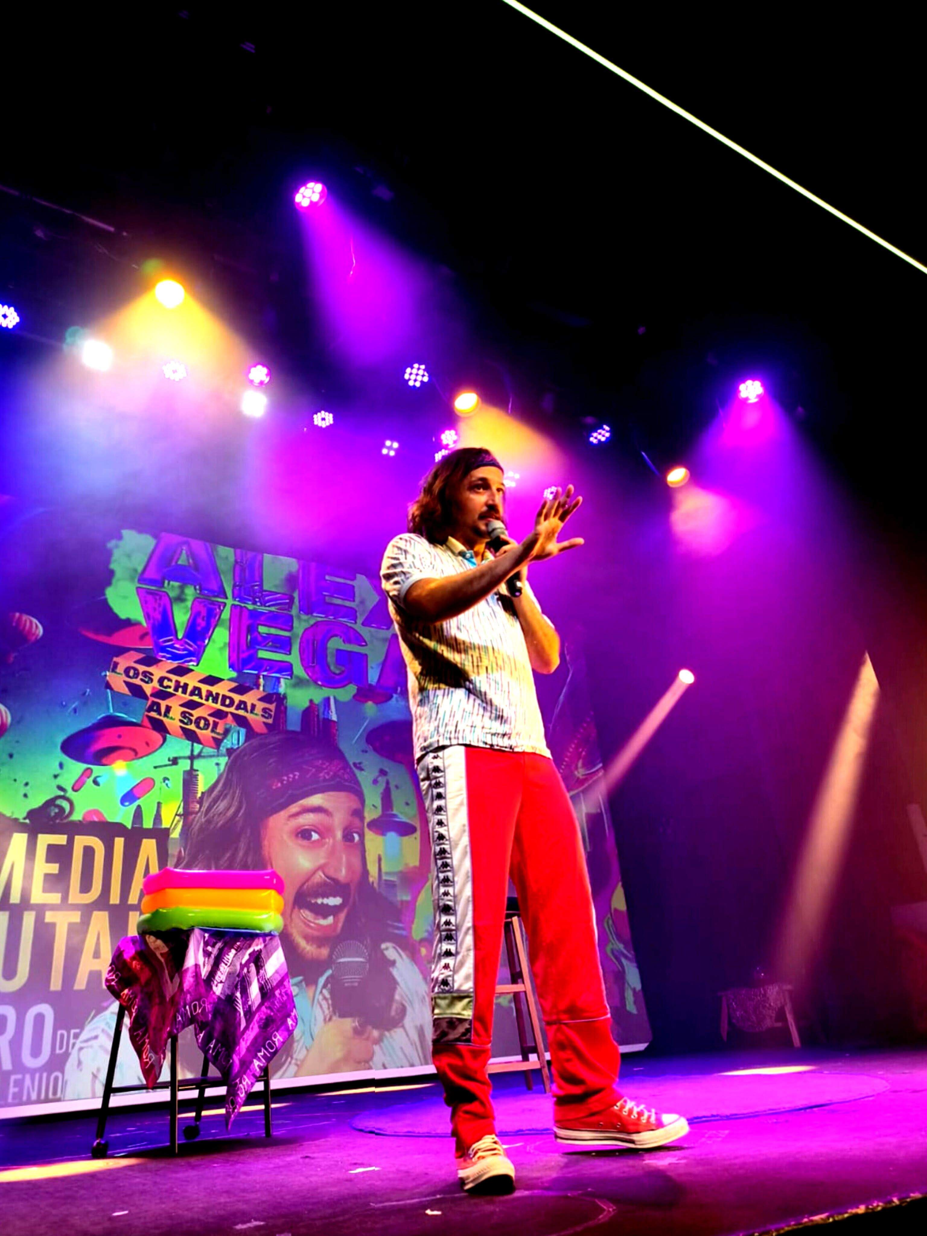 Alex Vega durant el seu espectacle al Teatre Eixample de Barcelona. FOTO: Cedida.