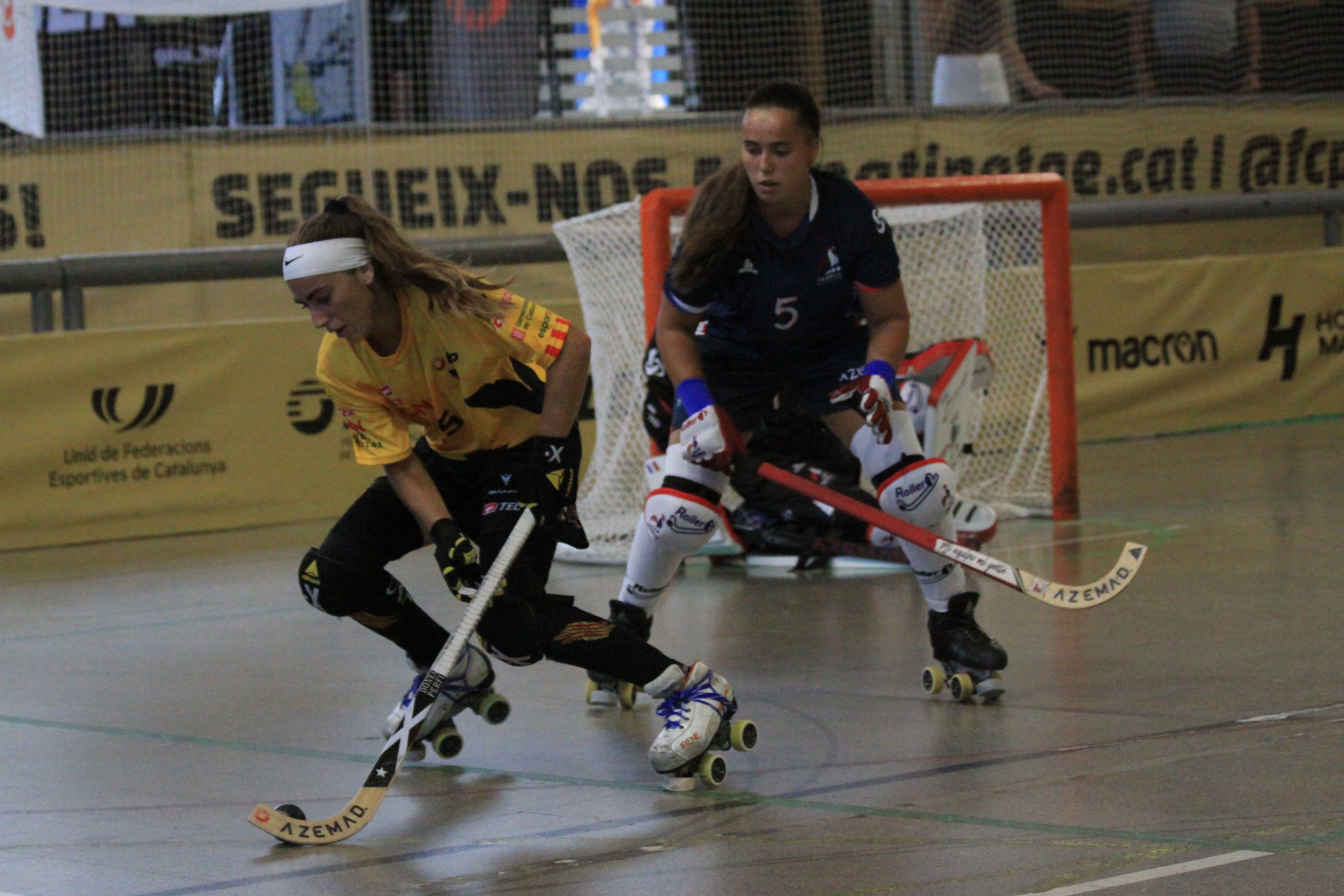 Irene Torres, esquerra, en el partit contra França a la Golden Cat 2025. Foto: Laia Jubany