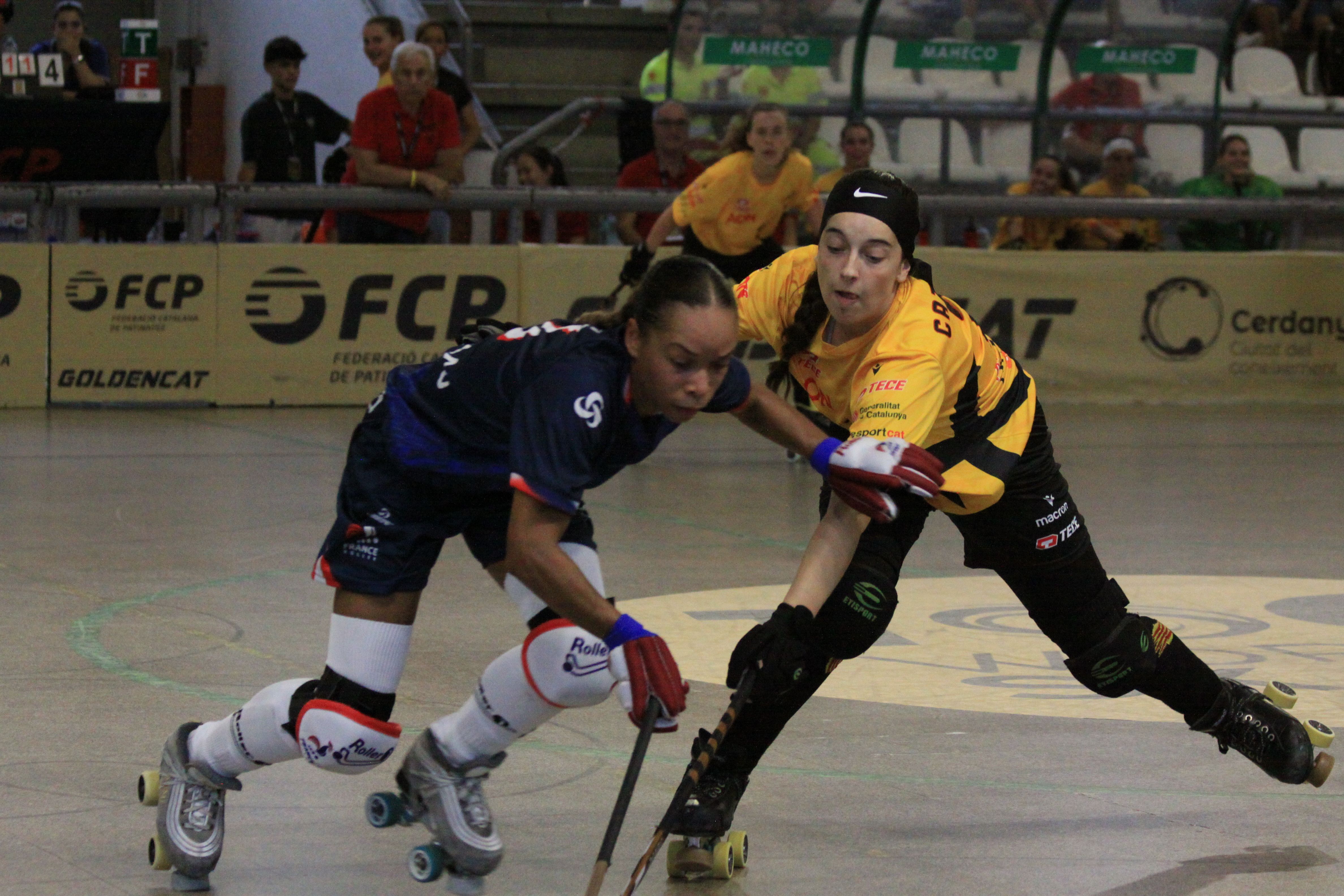 Noa González, dreta, en el partit contra França a la Golden Cat 2025. Foto: Laia Jubany