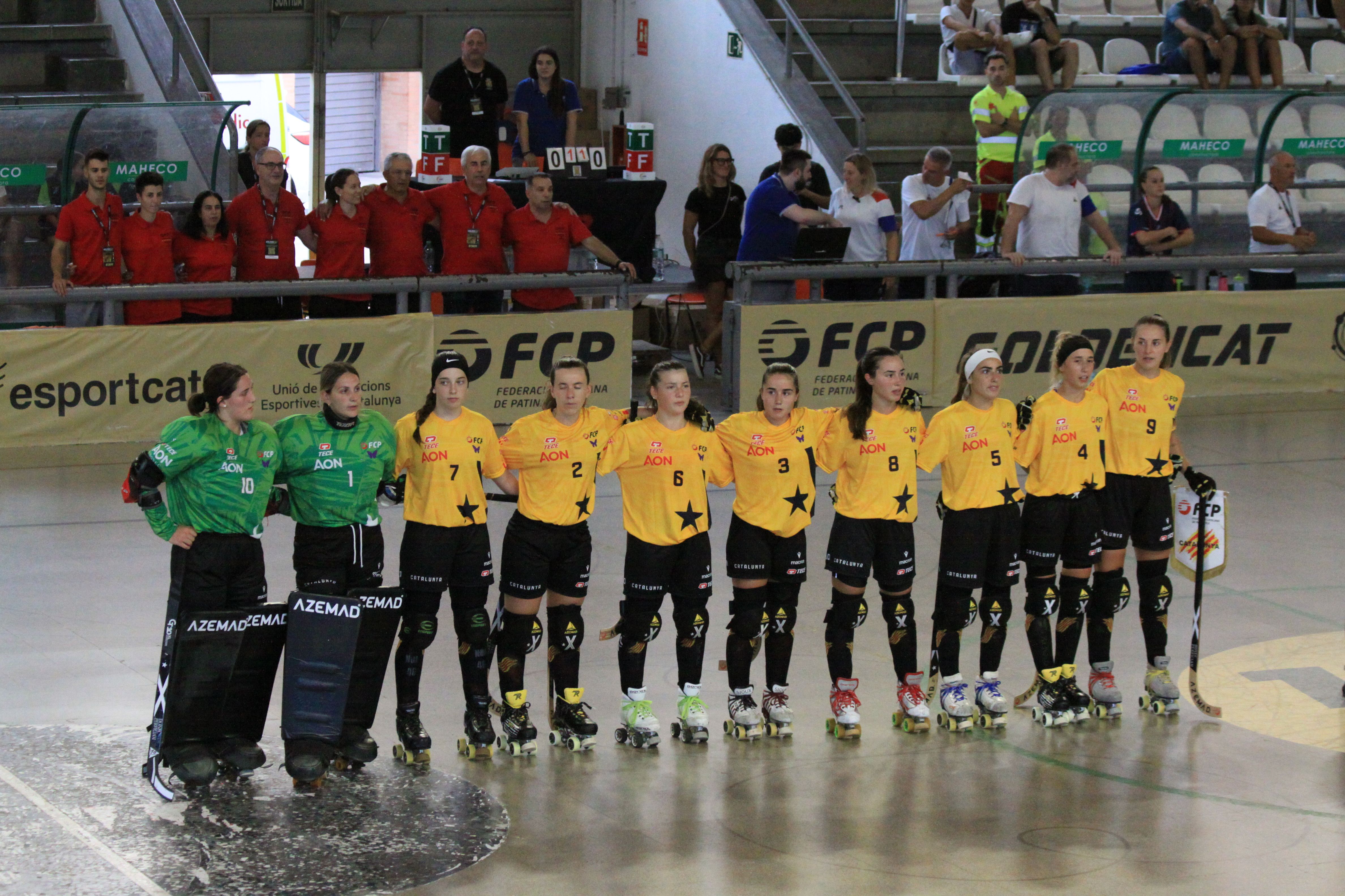 Selecció femenina abans del partit contra França a la Golden Cat 2025. Foto: Laia Jubany