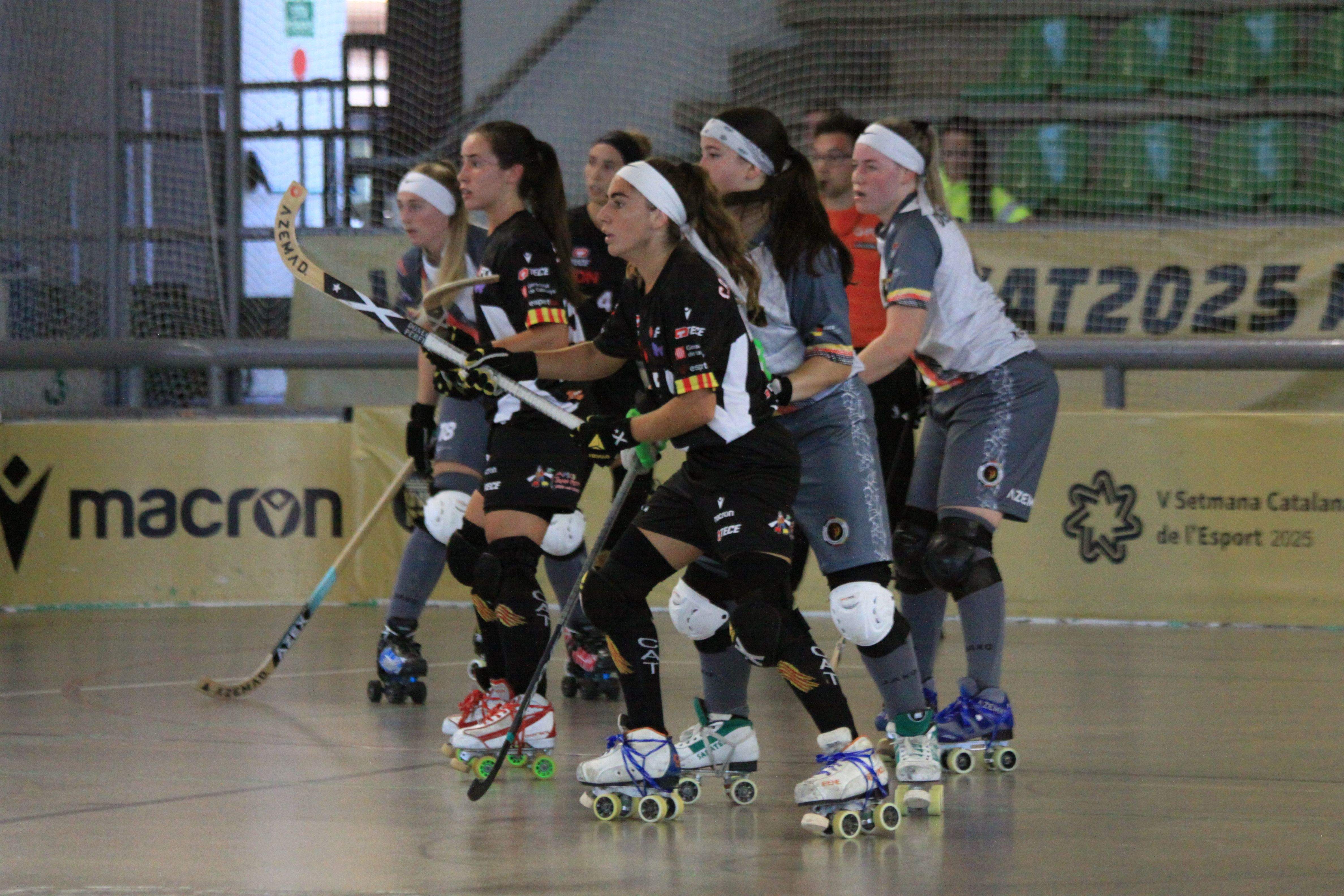 Irene Torres, al mig, davant, en el partit contra Alemanya a la Golden Cat 2025. Foto: Laia Jubany