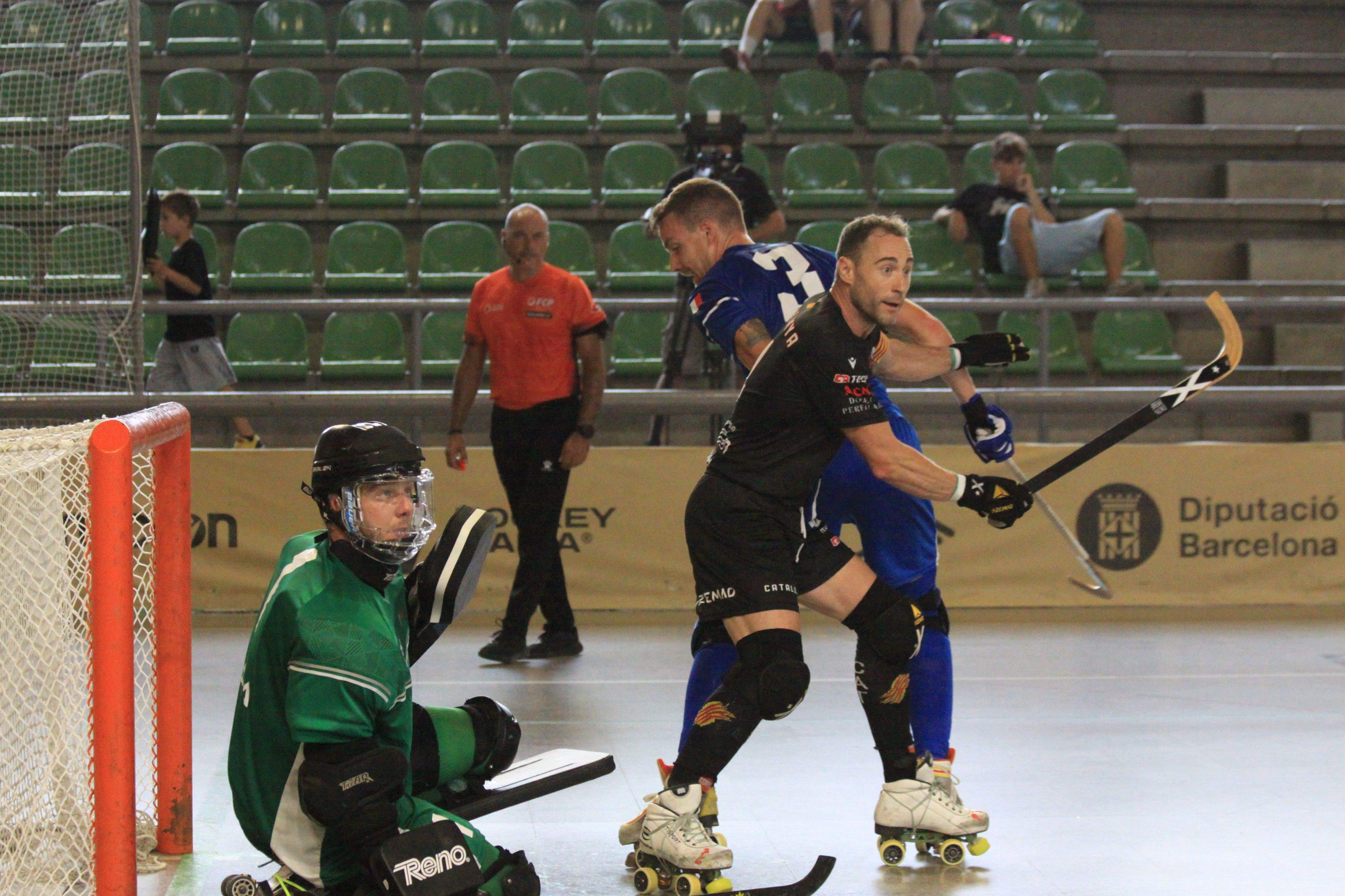 Marc Coy, de negre, en el partit per la tercera posició a la Golden Cat 2025. Foto: Laia Jubany