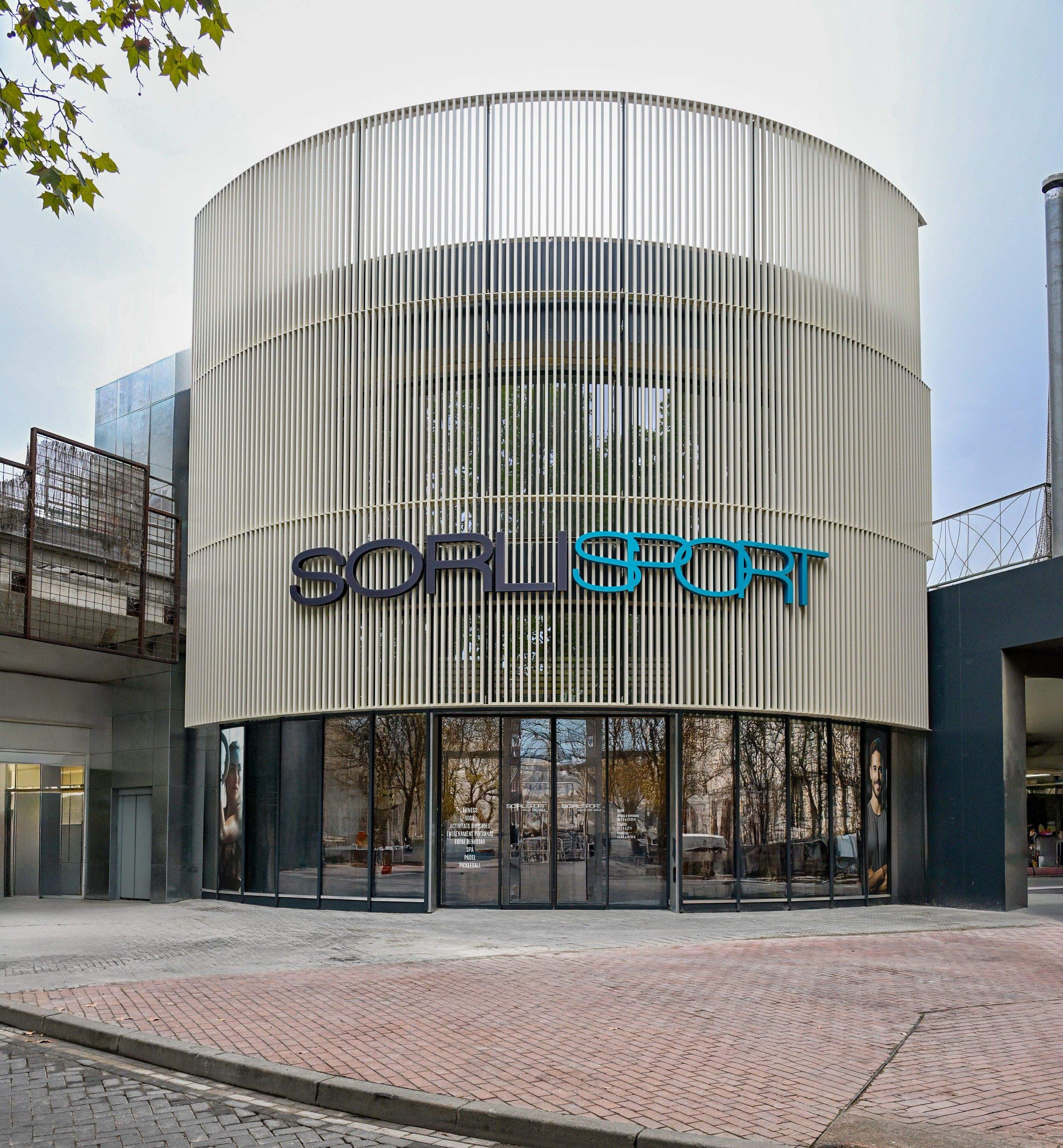 El nou centre esportiu ocupa els espais de l'antic club Bellaterra. FOTO: Sorli 