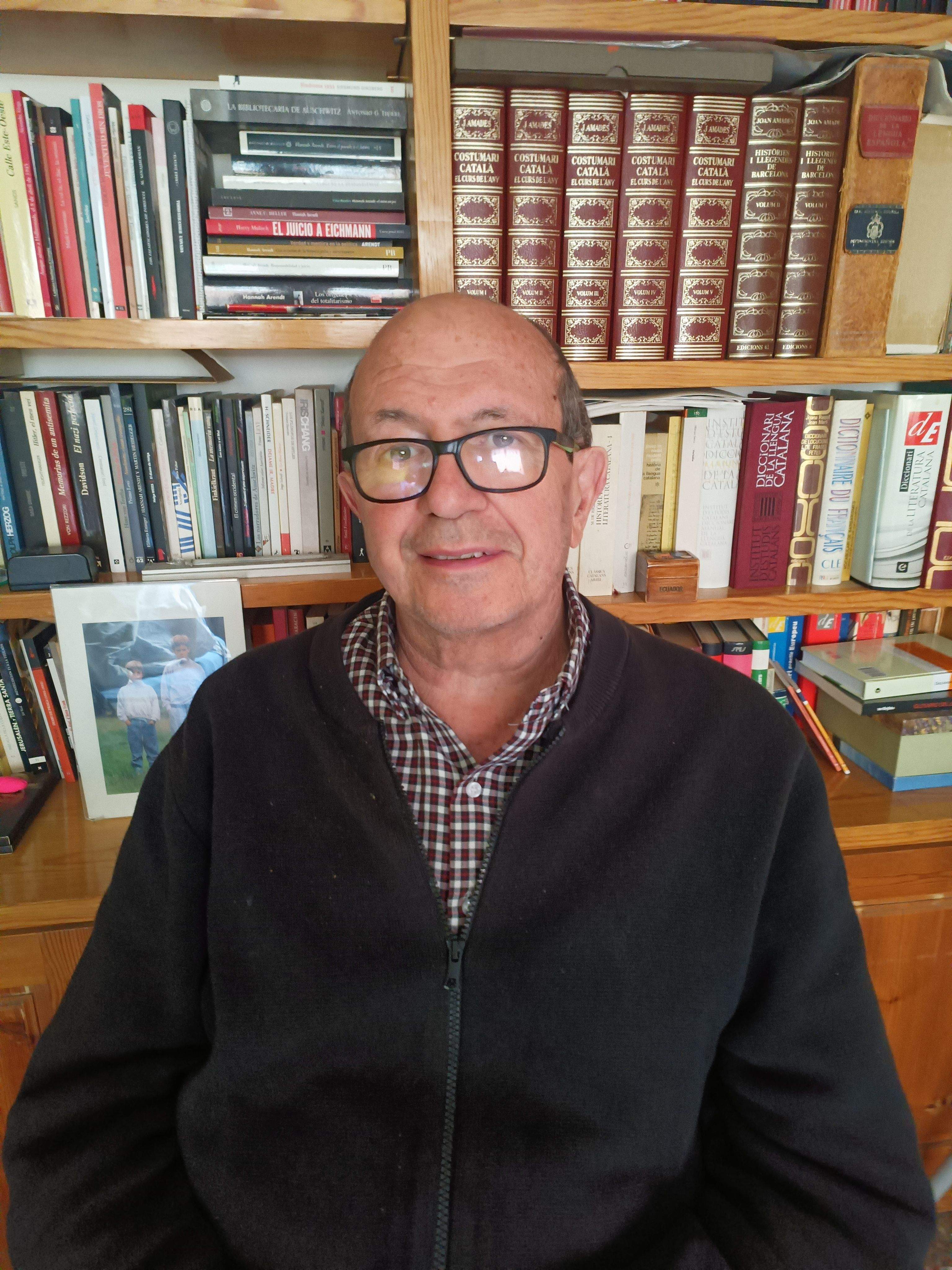 L'escriptor i pedagog Jaume Cela, al seu despatx de Barcelona. FOTO: Jaume Cela