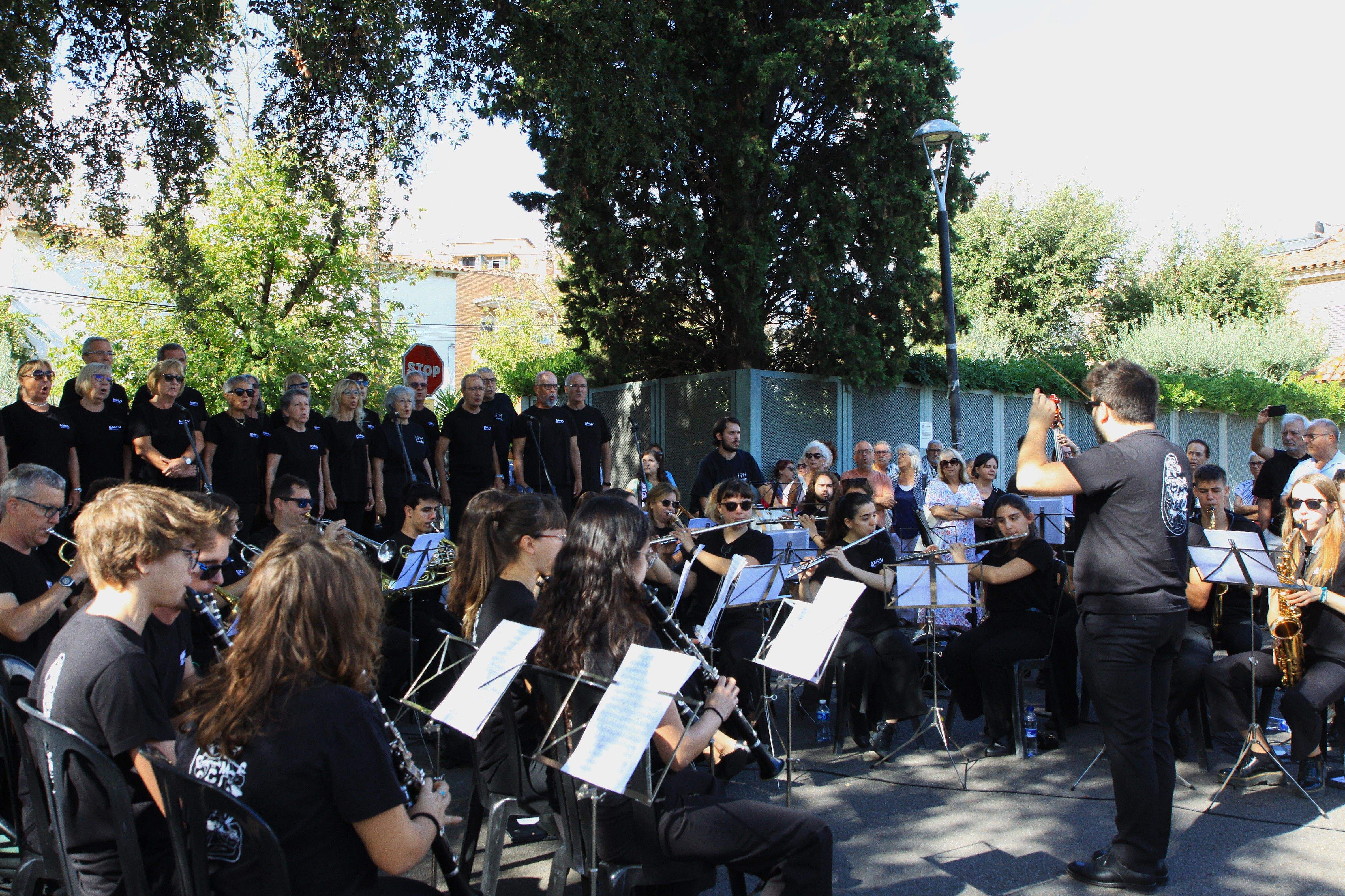 L'Agrupació Musical de Cerdanyola del Vallès ha harmonitzat l'acte. Foto: Laia Jubany