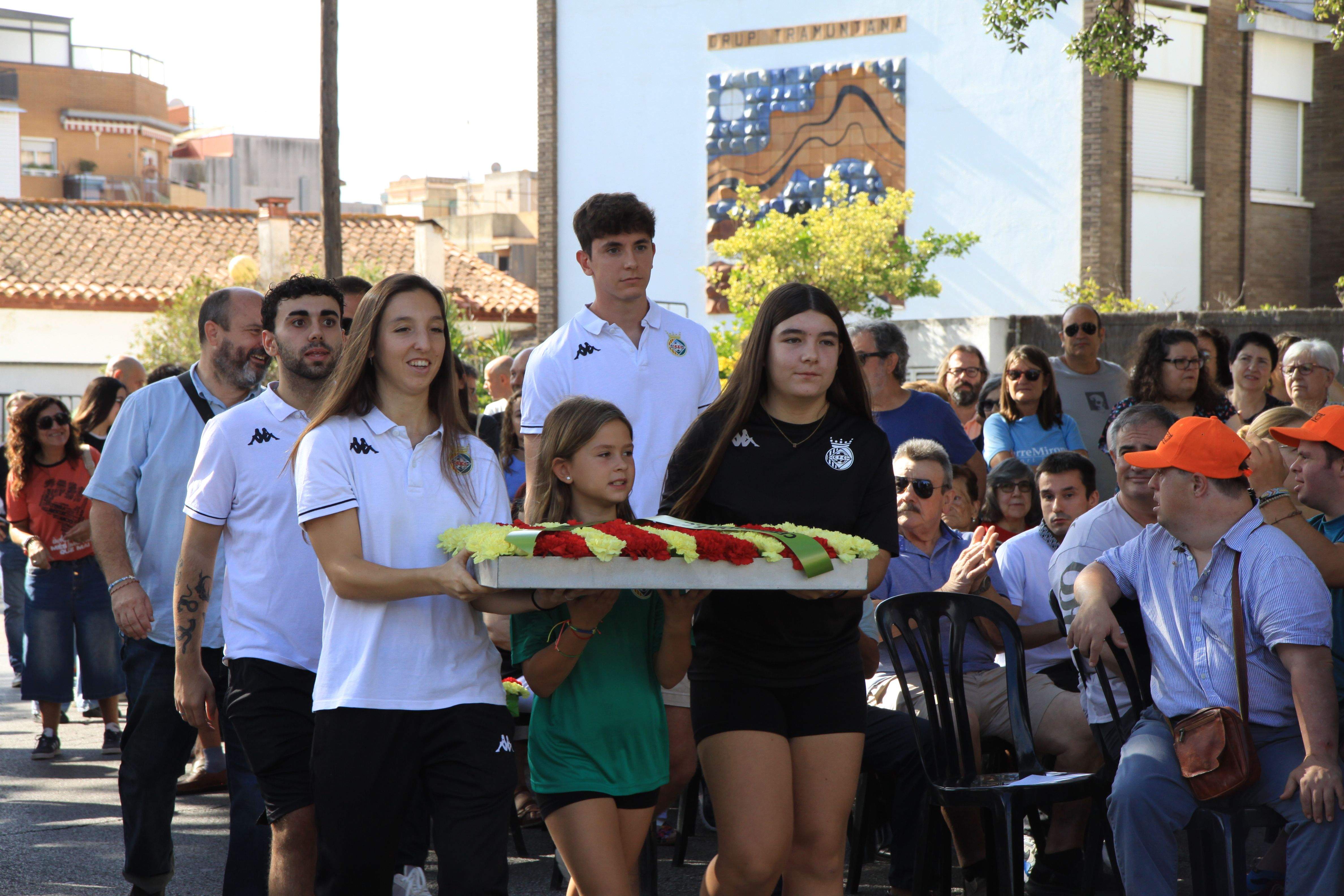 Ofrena floral del Cerdanyola FC. Foto: Laia Jubany