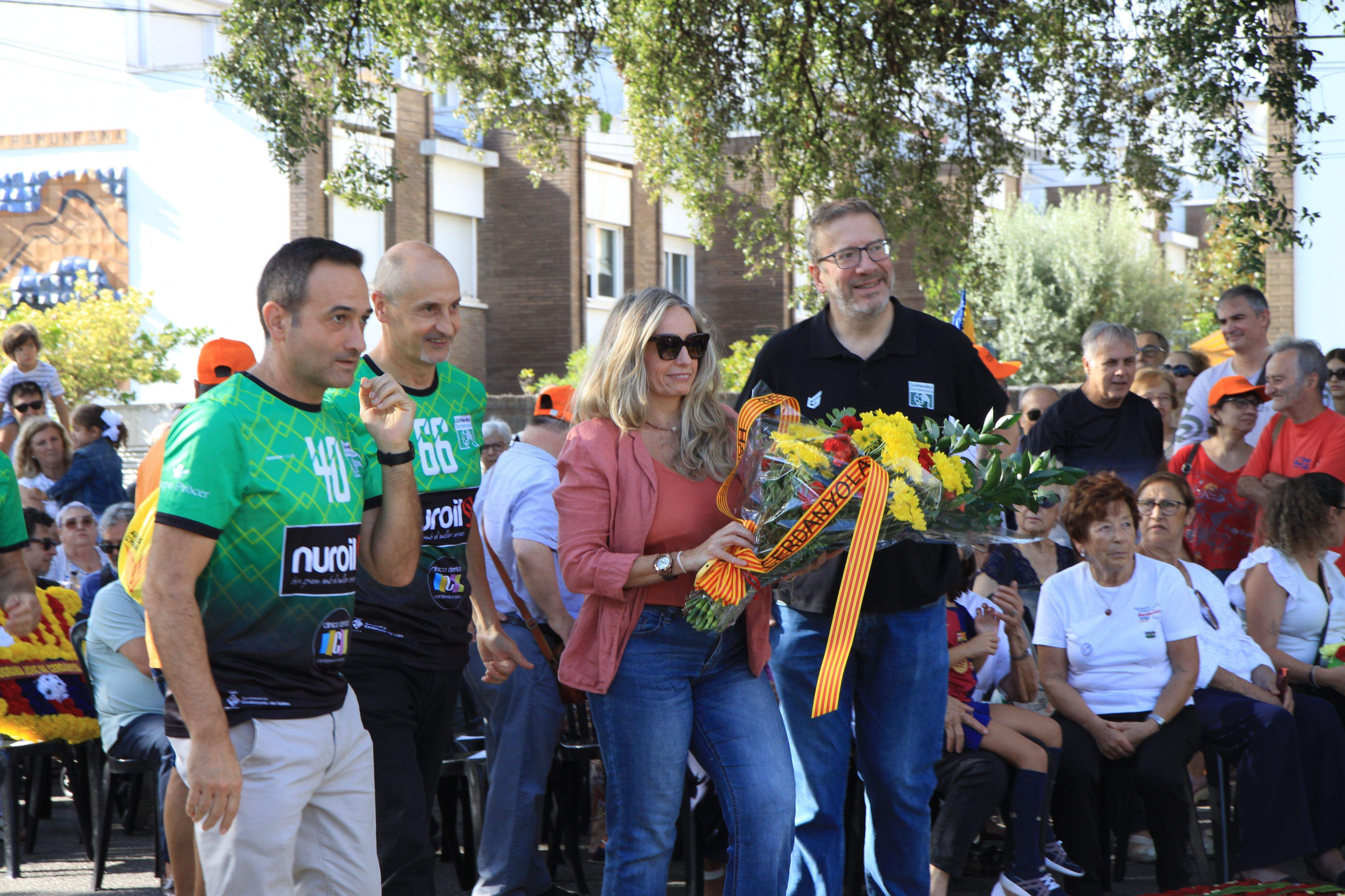 Ofrena floral del Club d'Handbol. Foto: Laia Jubany