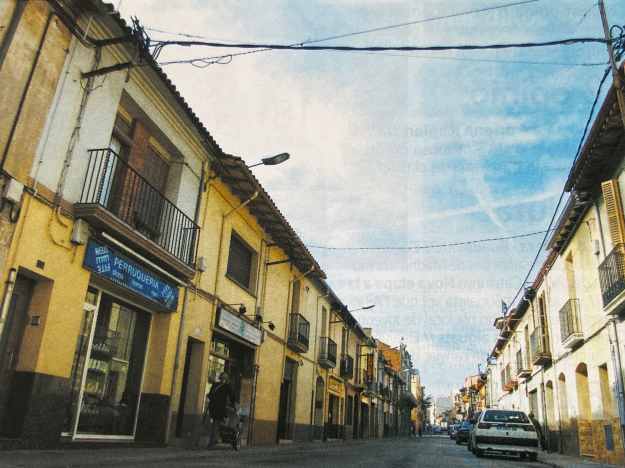 El carrer de Sant Ramon, just abans d'iniciar-se les obres que convertirien l'antiga carretera en una via per a vianants. FOTO: Cerdanyola al dia