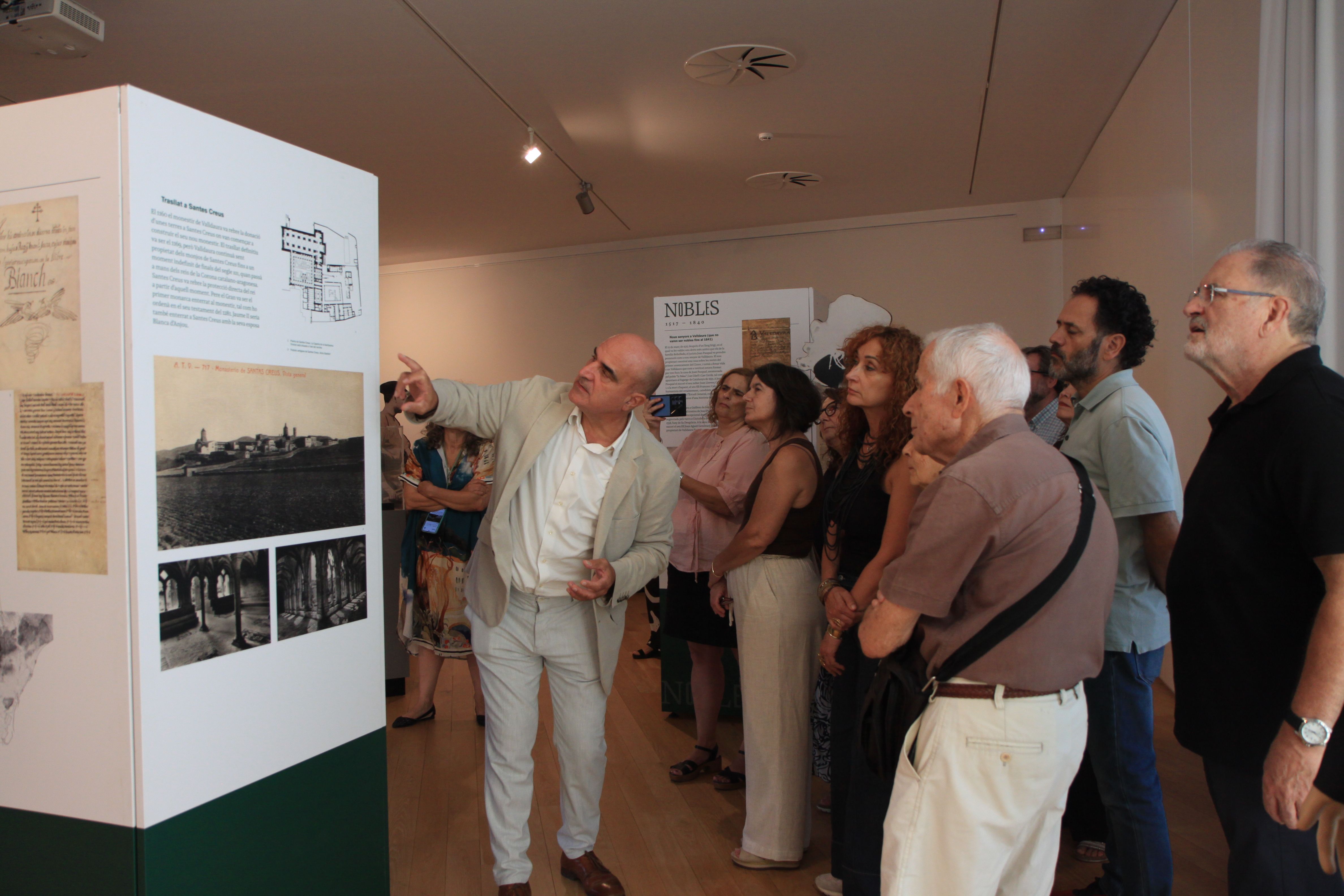 Vicente Guallart ha realitzat una visita guiada en el marc de la inauguració. Foto: Laia Jubany