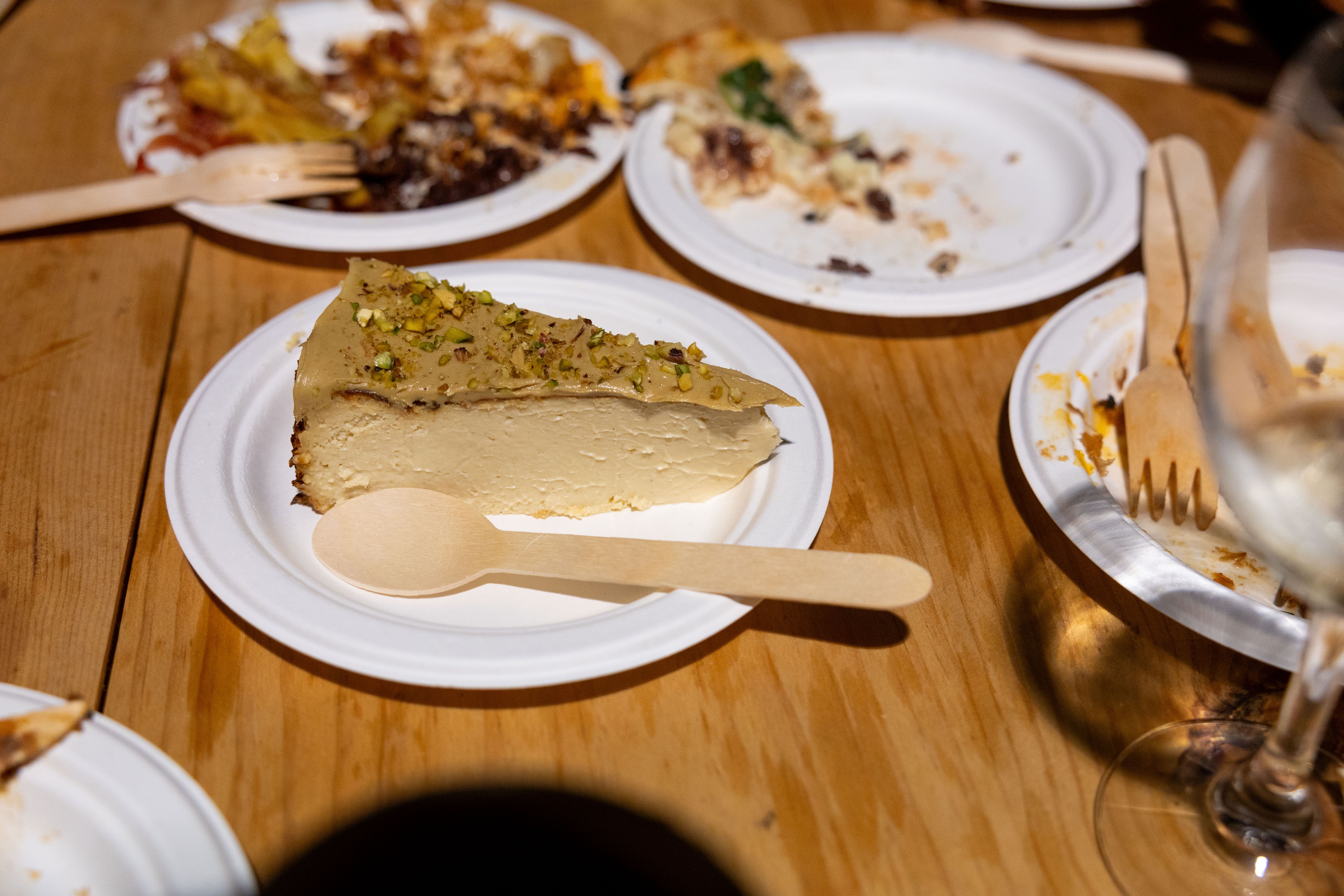 Moments de degustació en família i amb amics al VII Tast de Cuina Mediterrània. FOTO: Arnau Padilla