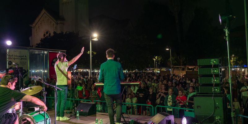 El concert del grup Rumbares al VII Tast de Cuina Mediterrània. FOTO: Arnau Padilla
