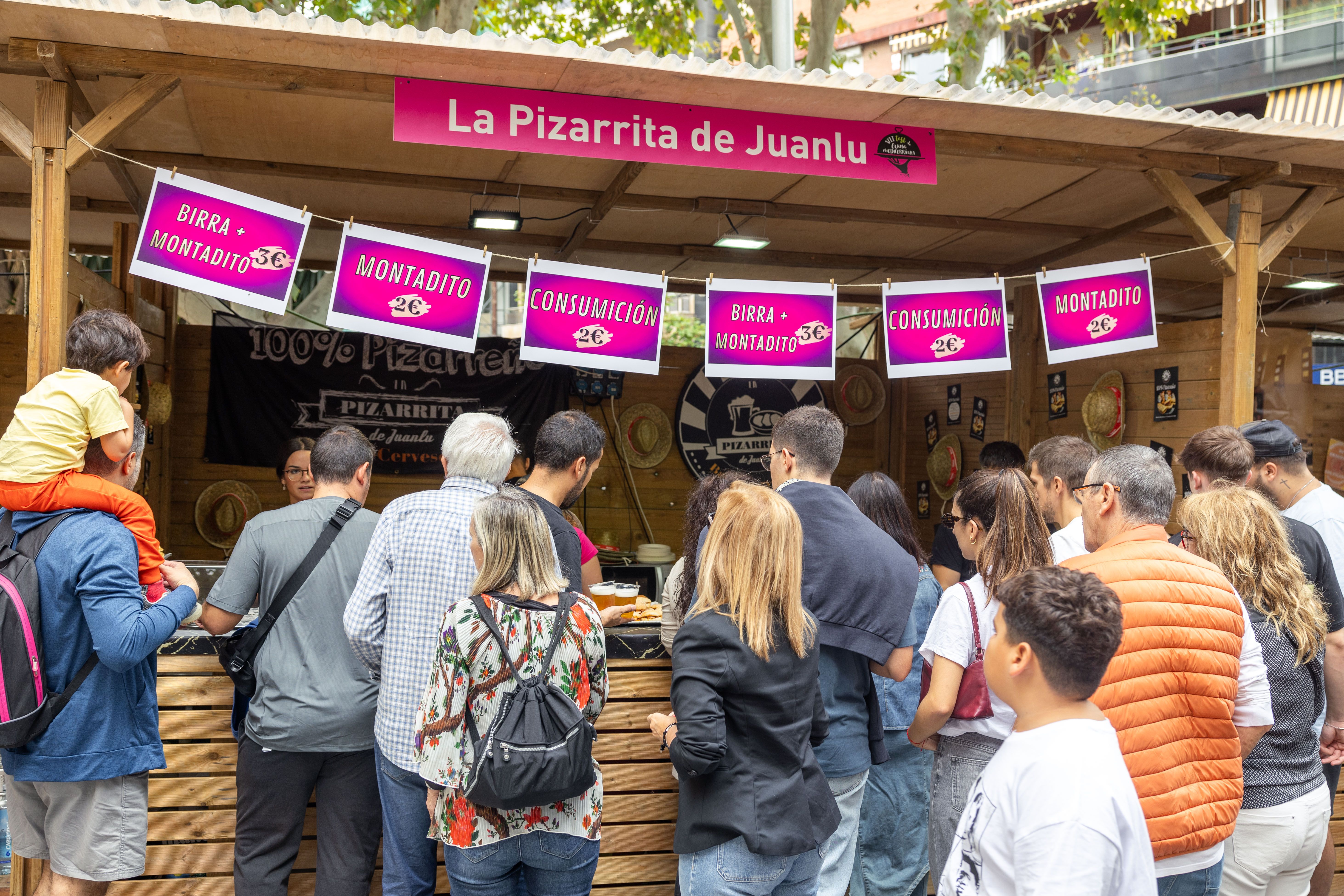 Cues en una de les parades al VII Tast de Cuina Mediterrània. FOTO: Arnau Padilla