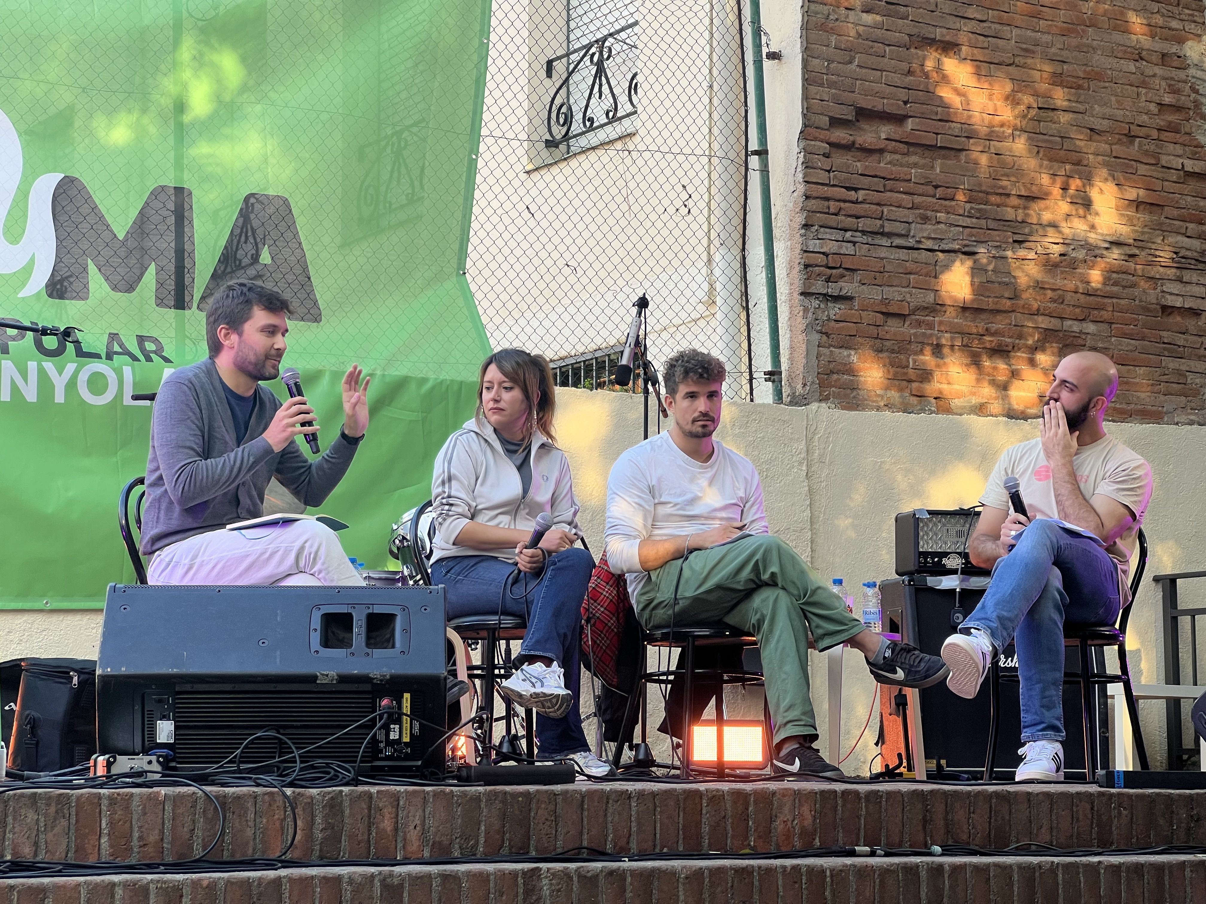 El Casal La Flama inicia els actes del seu segon aniversari amb una taula rodona. FOTO: Marc Mata 