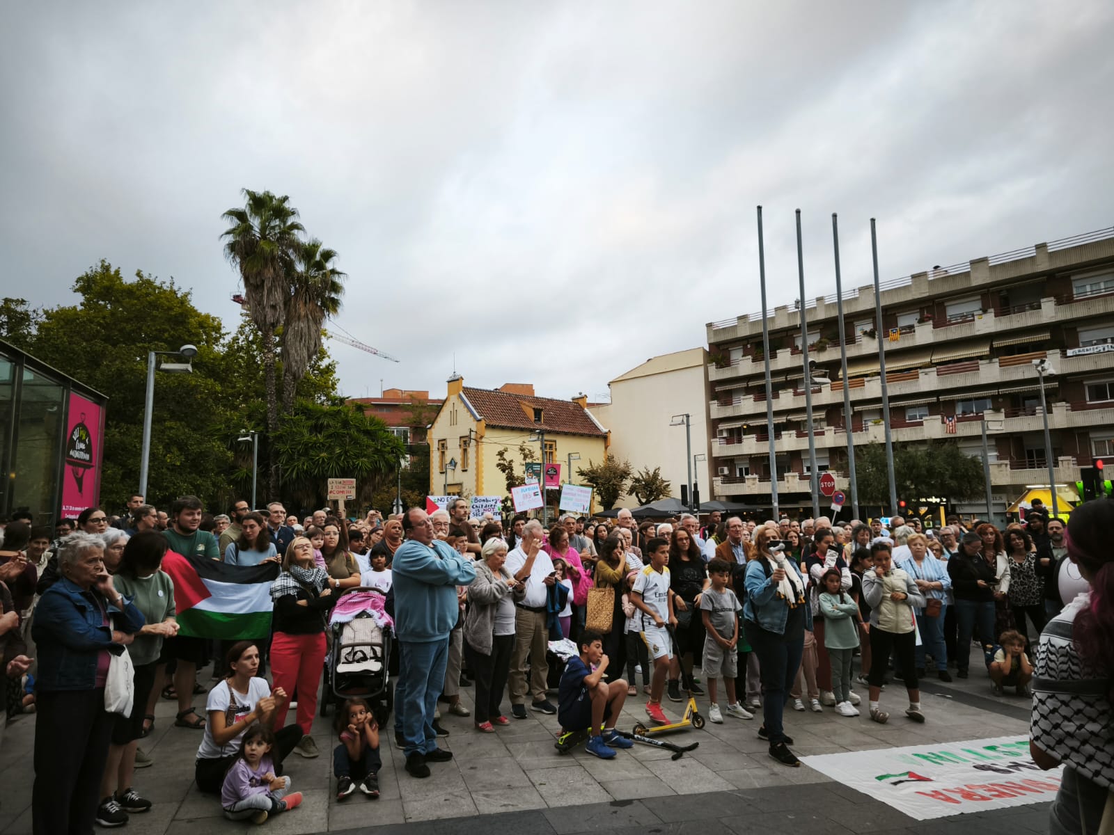 Concentració a la plaça de Francesc Layret, aquest dijous, 2 d'octubre. FOTO: Cerdanyola amb Palestina