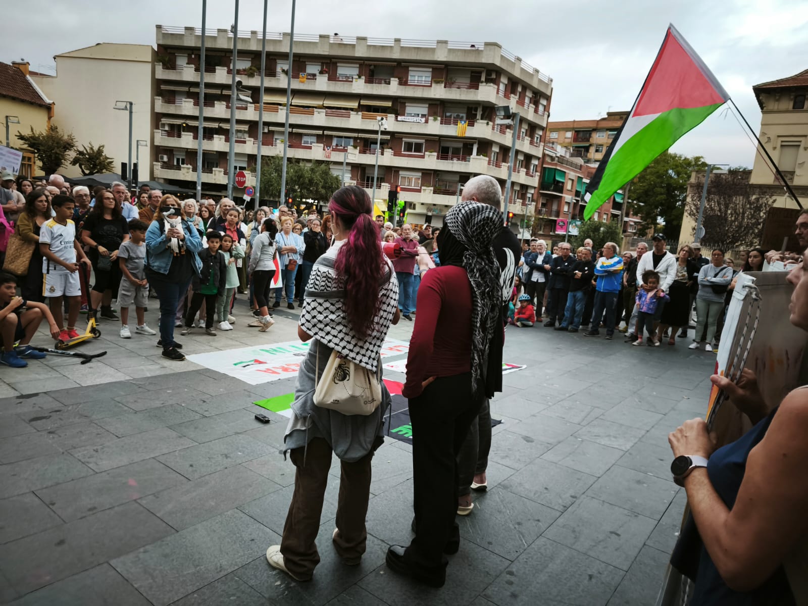 Lectura del manifest “Han assaltat la Flotilla: totes al carrer!” . FOTO: Cerdanyola amb Palestina