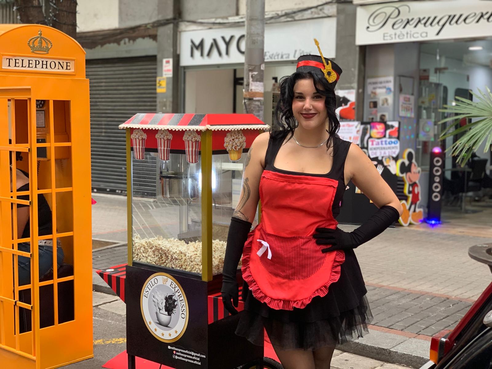  Comerç, blues i ambient festiu omplen avui el centre de la ciutat.. FOTO: Judit Josa