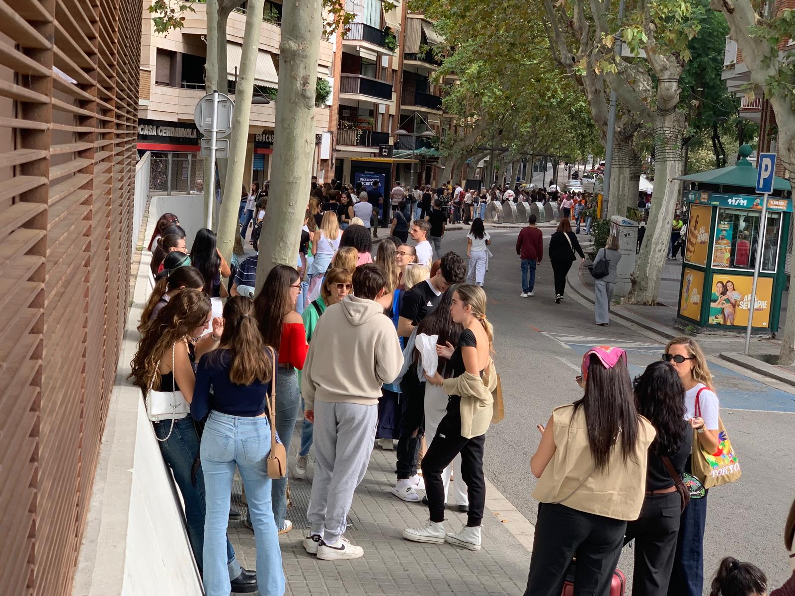 Cues quilomètriques per l’outlet de Sorellas a Cerdanyola. FOTO: Judit Josa