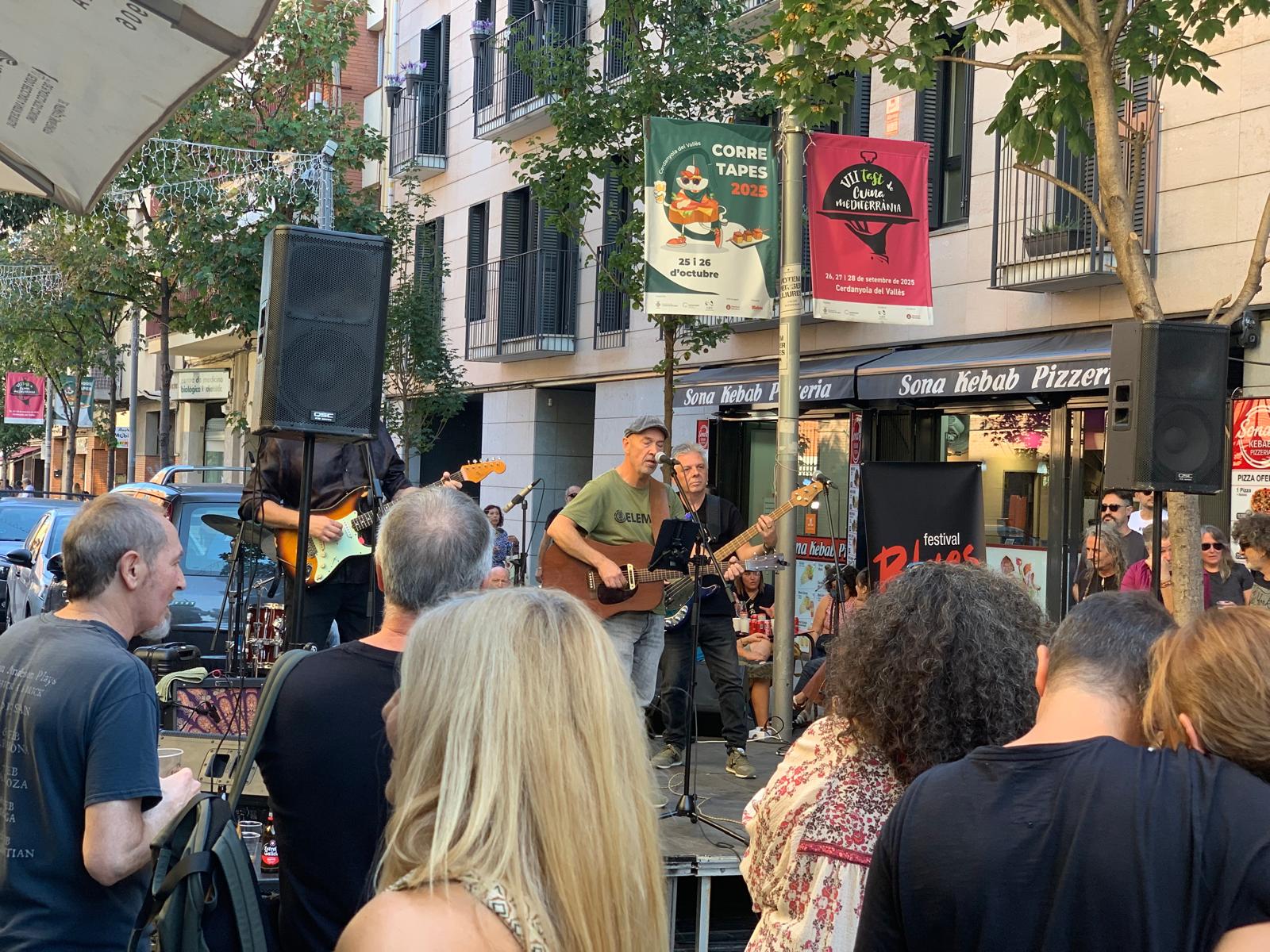 Fire Wood Blues Band, al Tempo de Vino, al carrer de Sant Ramon. Foto: Judit Josa