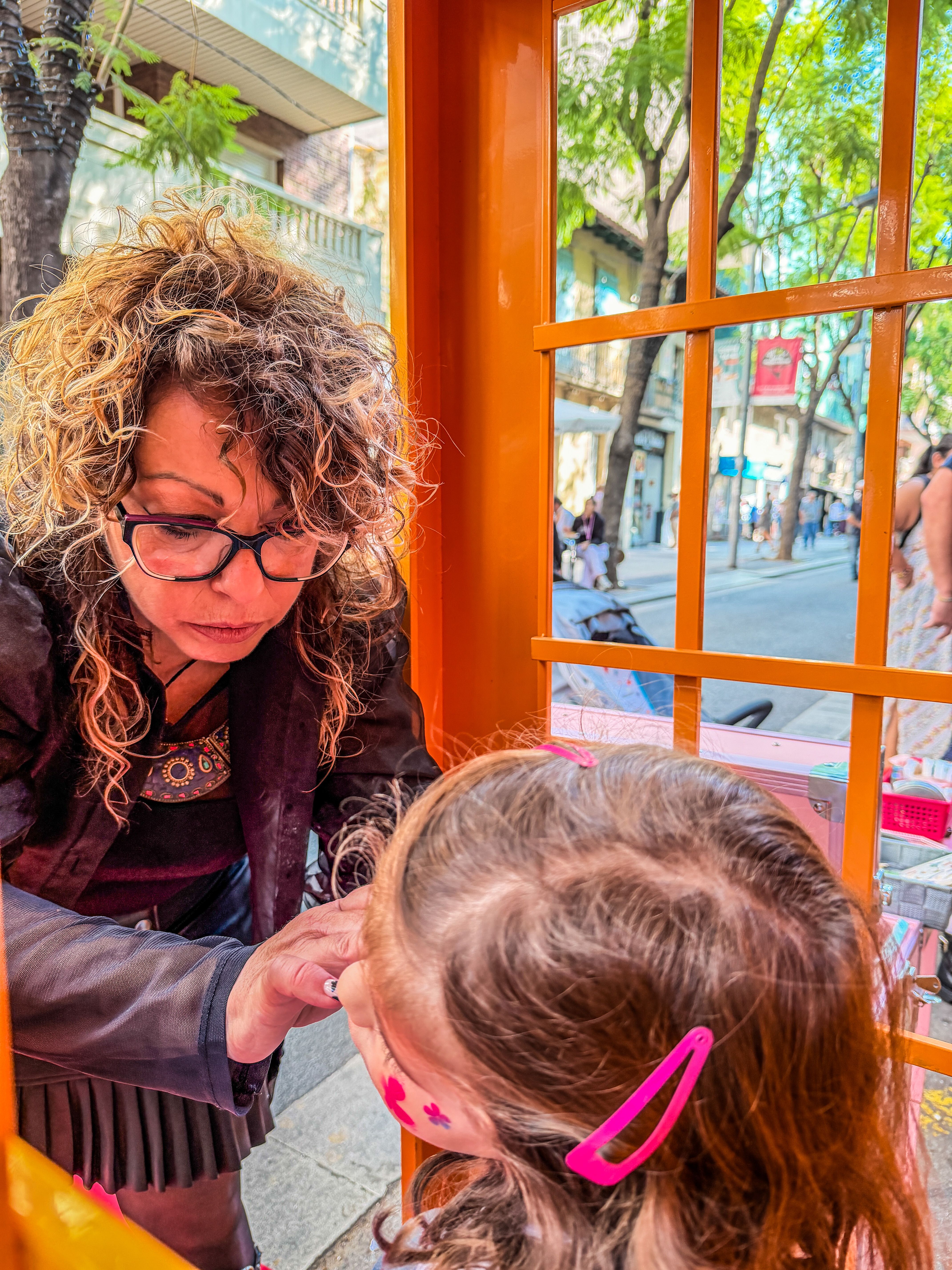 Pentinats i maquillatge a la perruqueria Montull. Foto: Carme Monclús. 