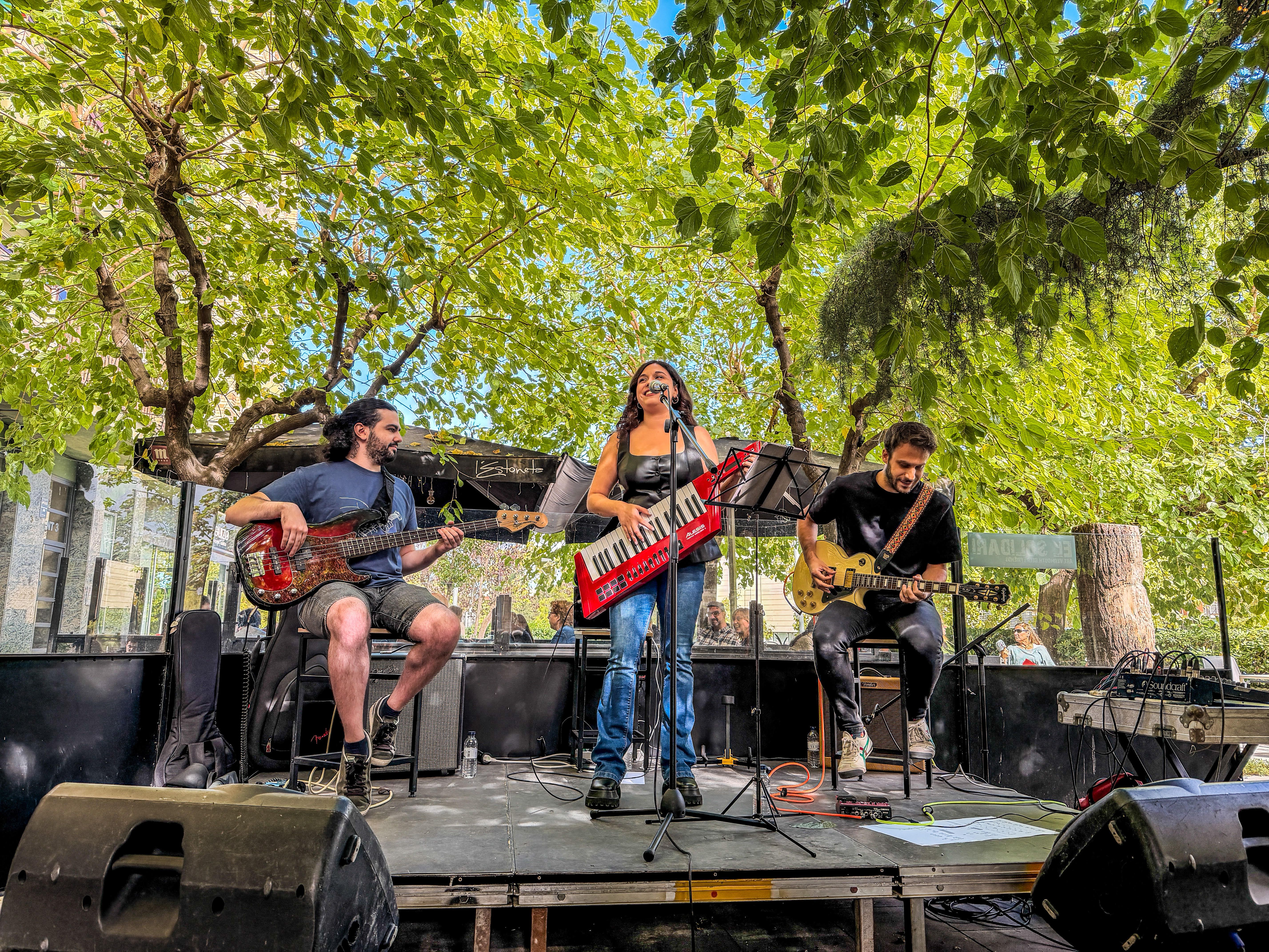 Concert debut d'Aros, diumenge 5 d'octubre a El Solidari. FOTO: Carme Monclús. Concert debut d'Aros, diumenge 5 d'octubre a El Solidari. FOTO: Carme Monclús.