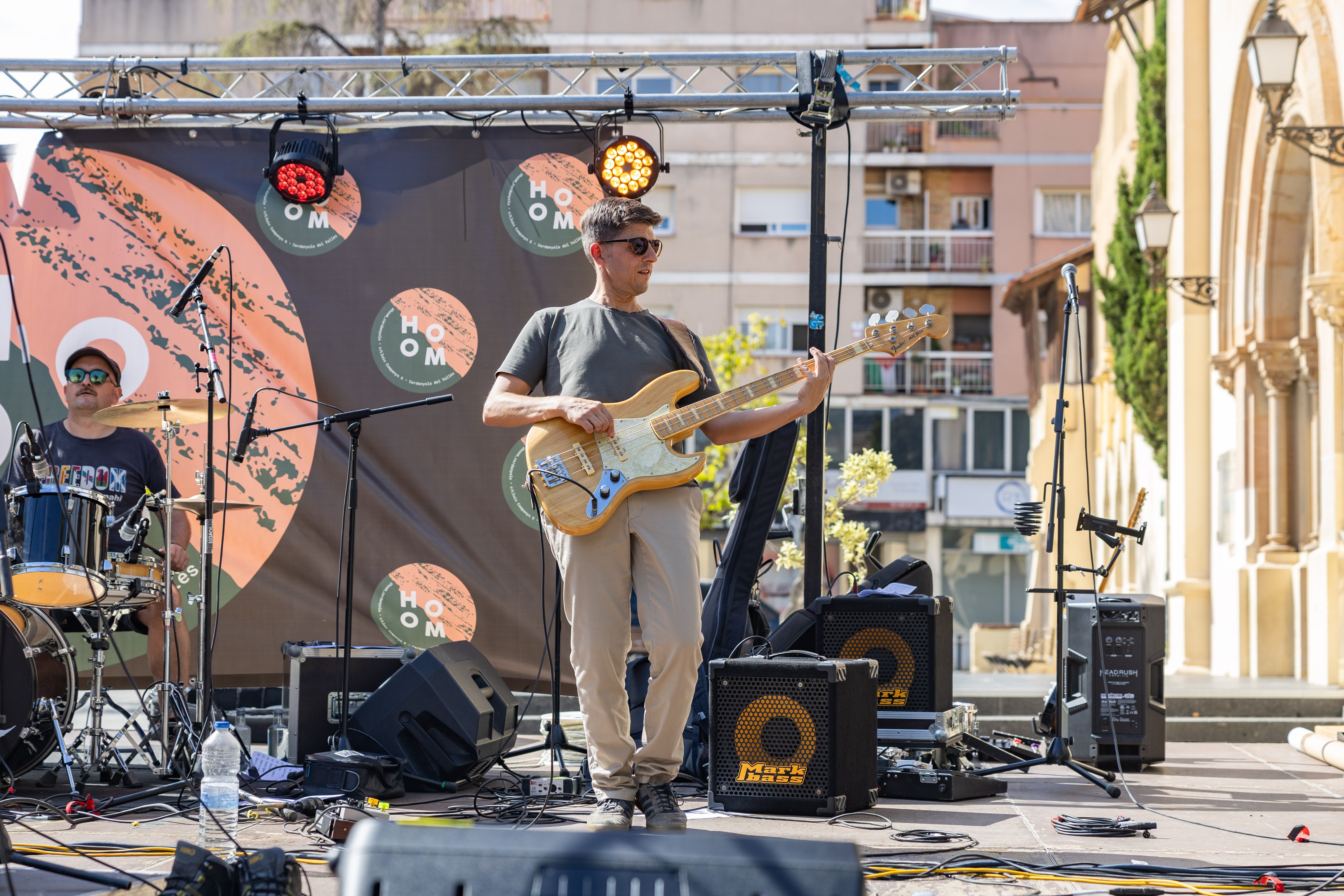 Demetris, concert organitzat per Hom, a la Plaça d'Abat Oliba, diumenge. FOTO: Arnau Padilla